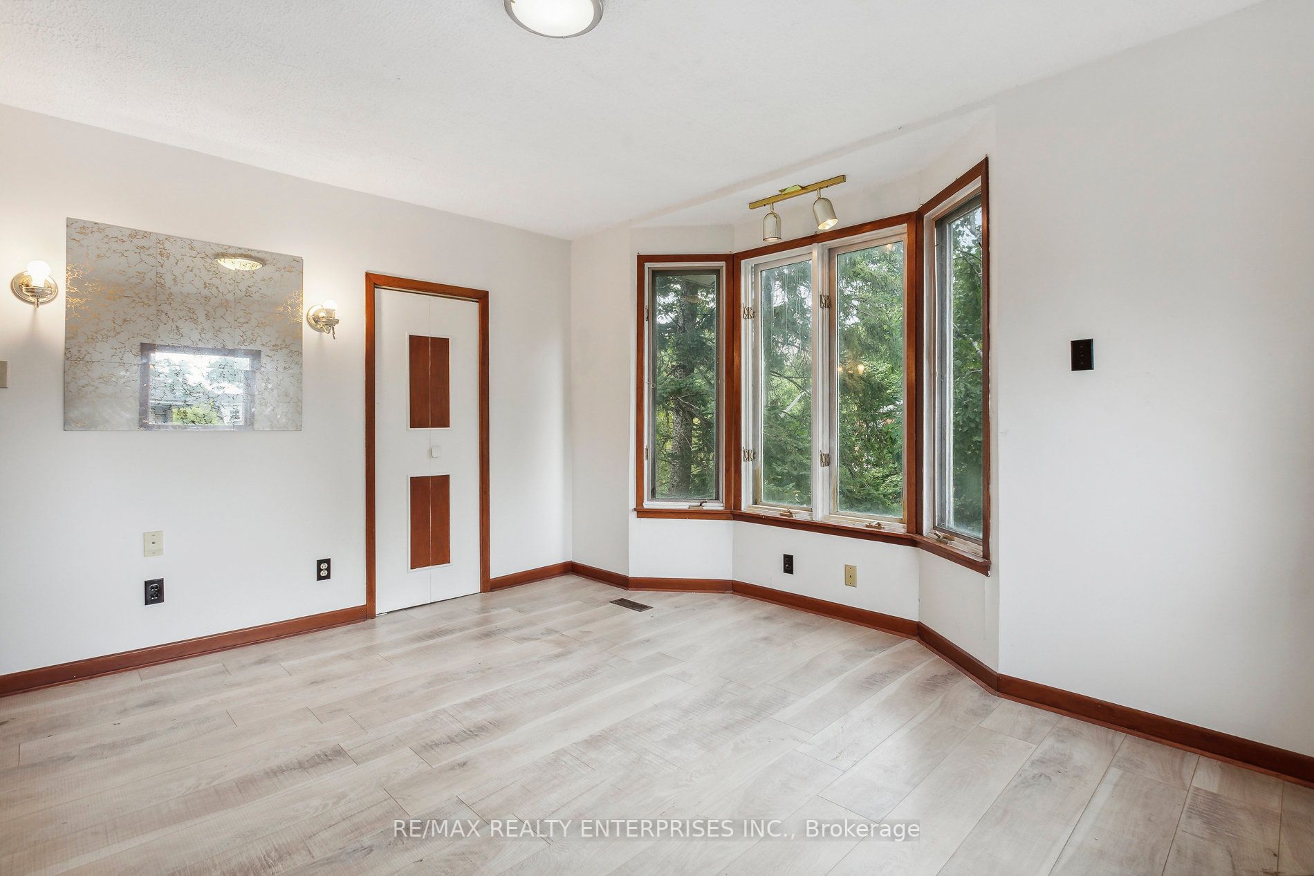 5 Lowes Ave