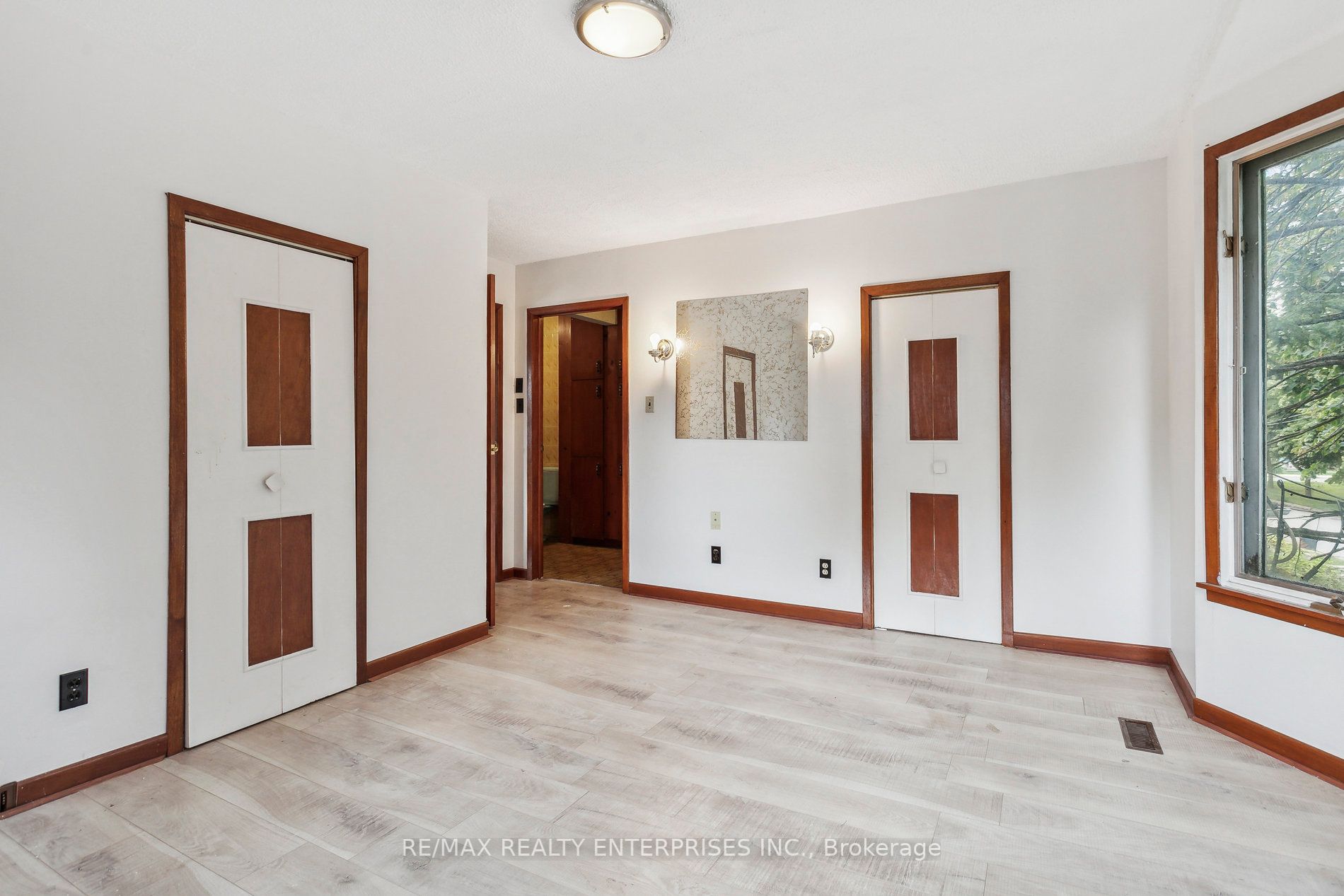 5 Lowes Ave
