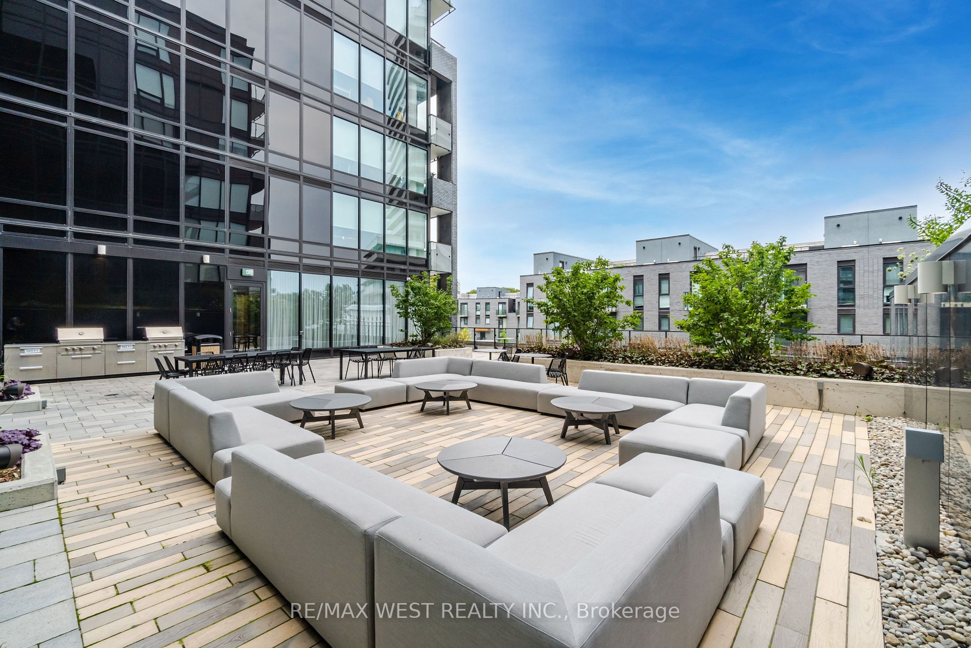 4208 Dundas St W, #812