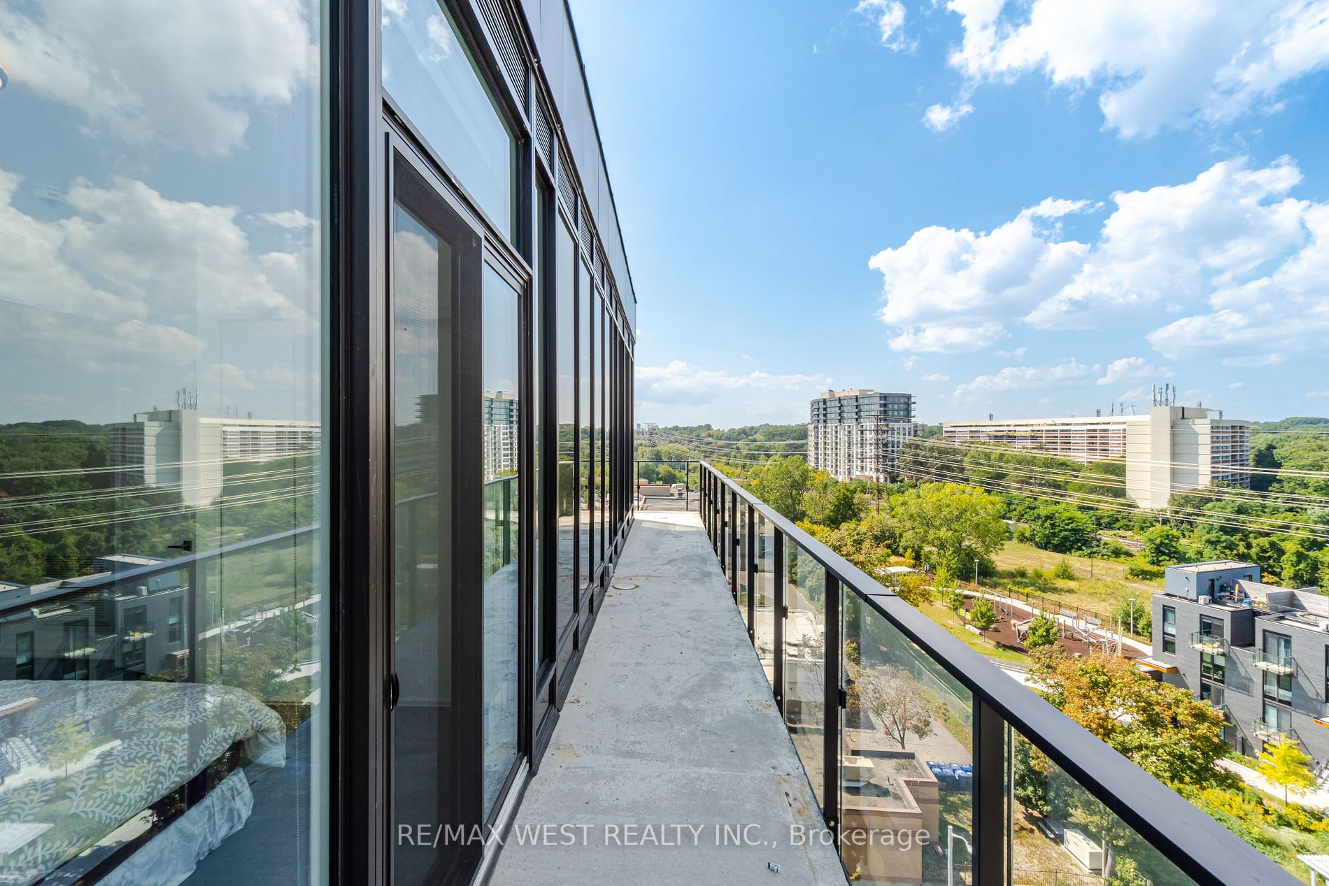 4208 Dundas St W, #812