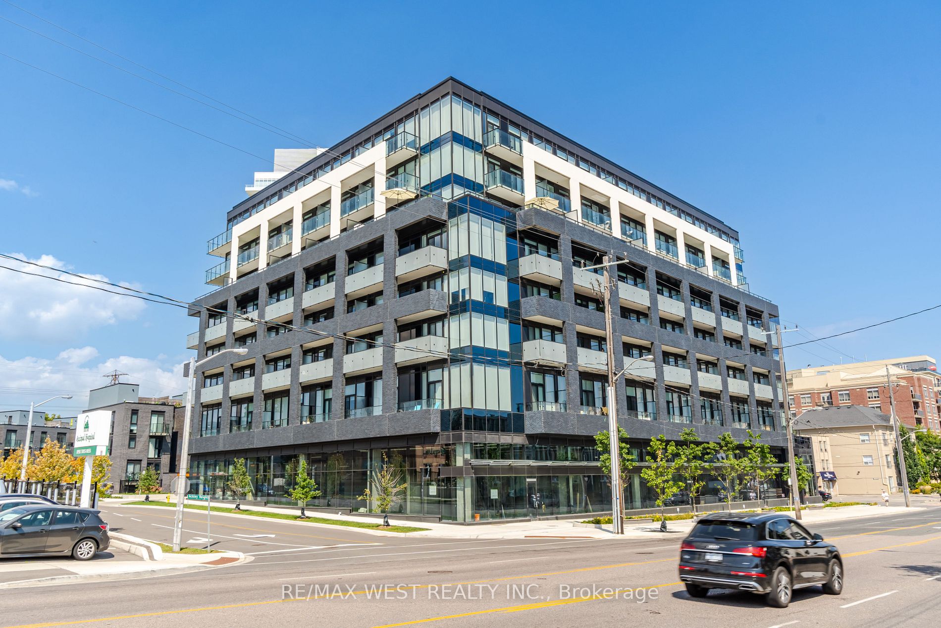 4208 Dundas St W, #812
