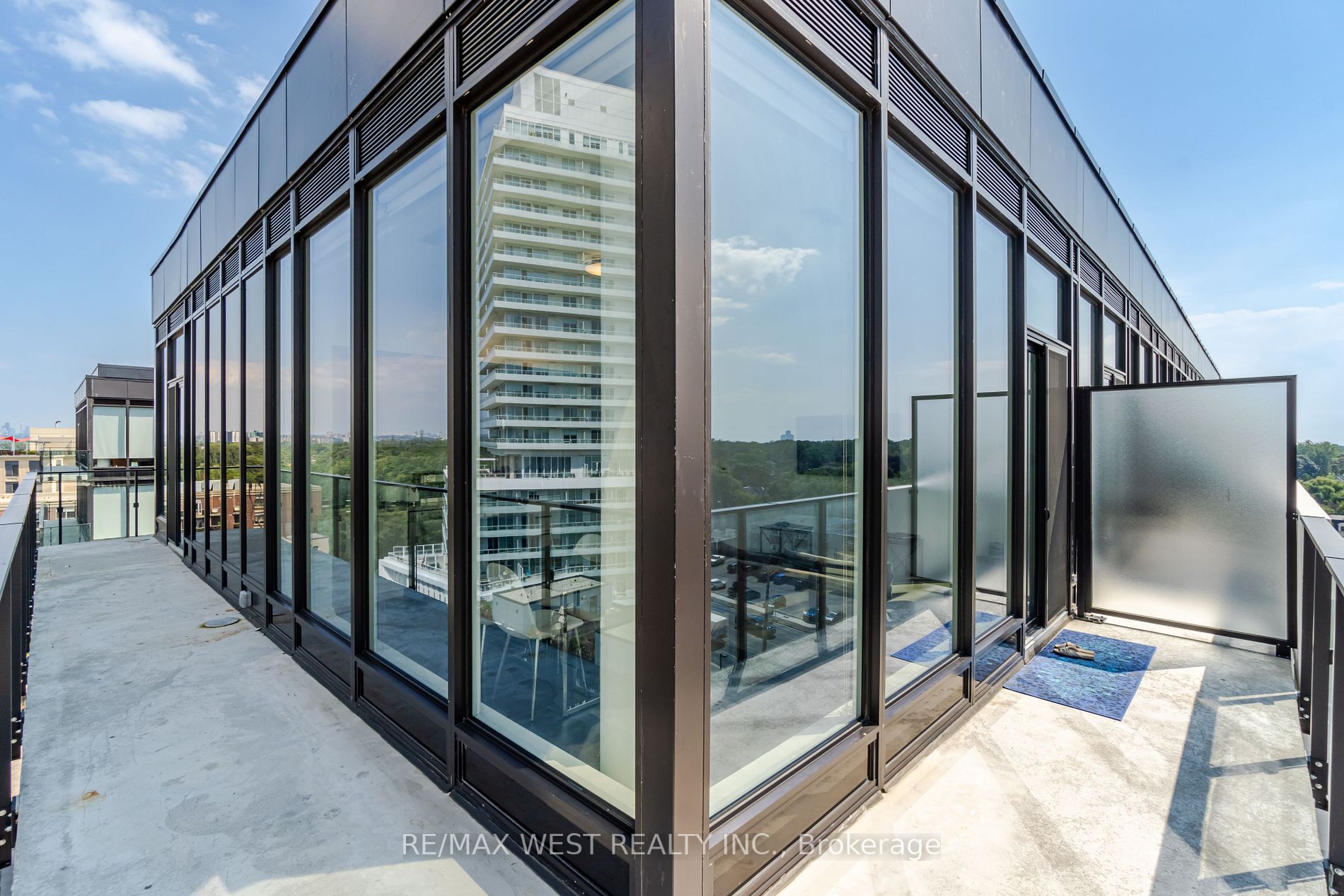 4208 Dundas St W, #812