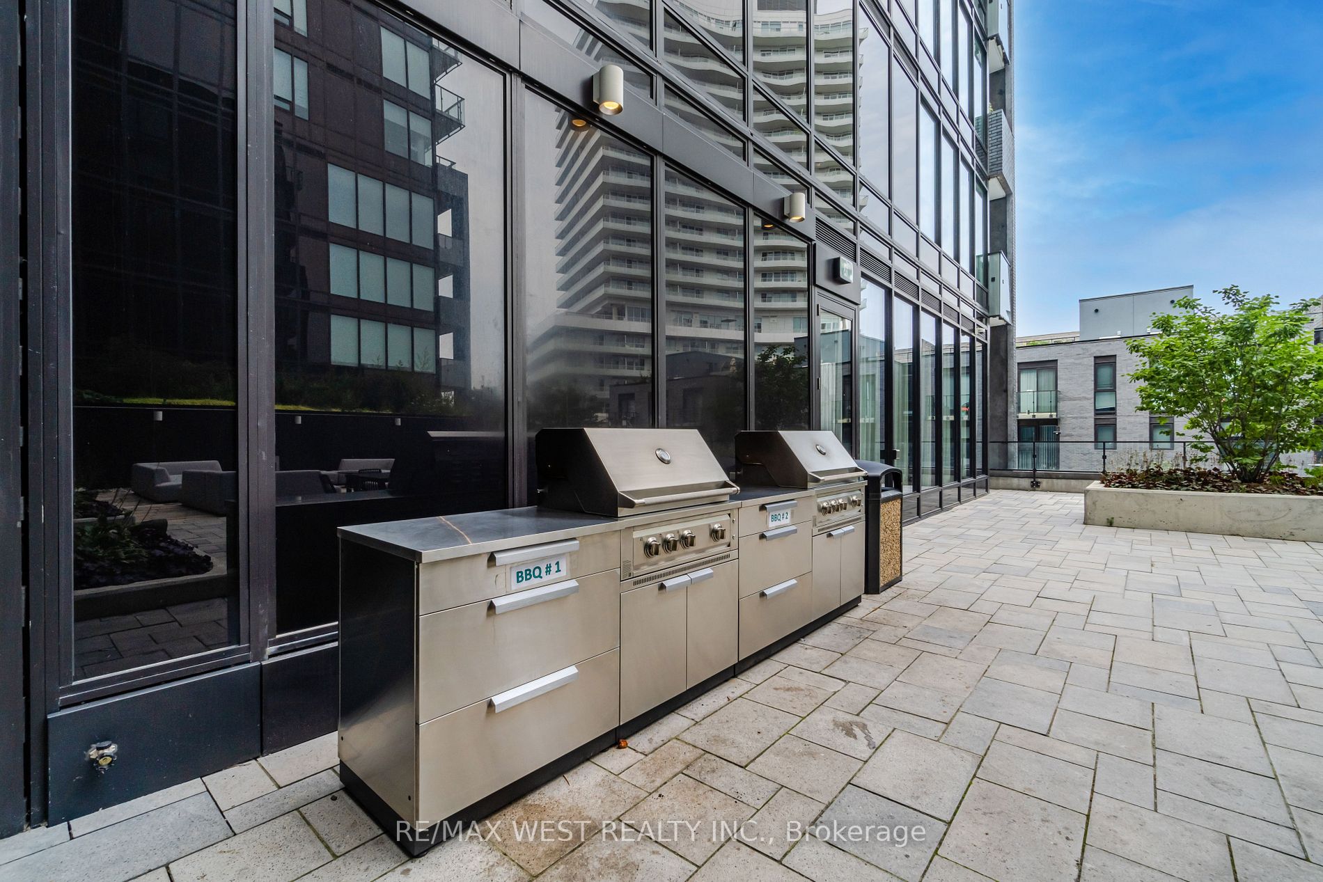 4208 Dundas St W, #812