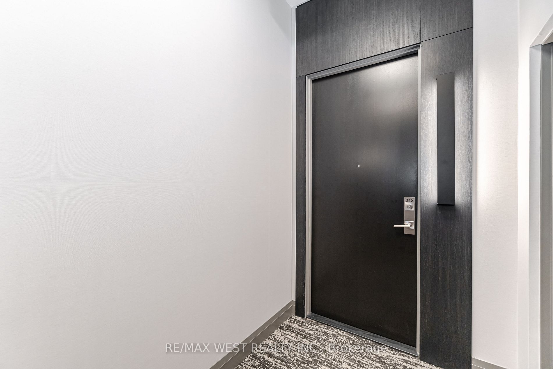 4208 Dundas St W, #812