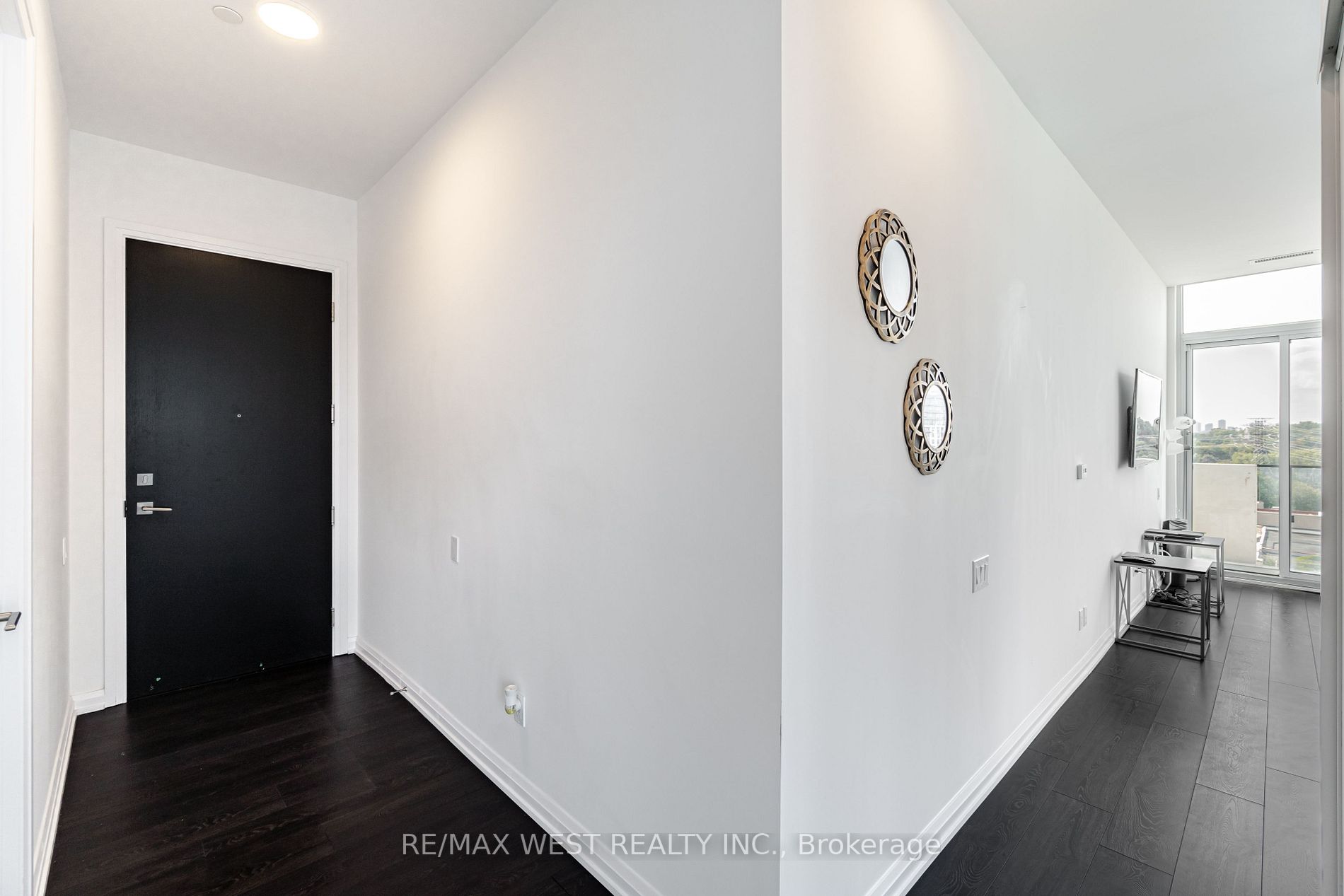 4208 Dundas St W, #812