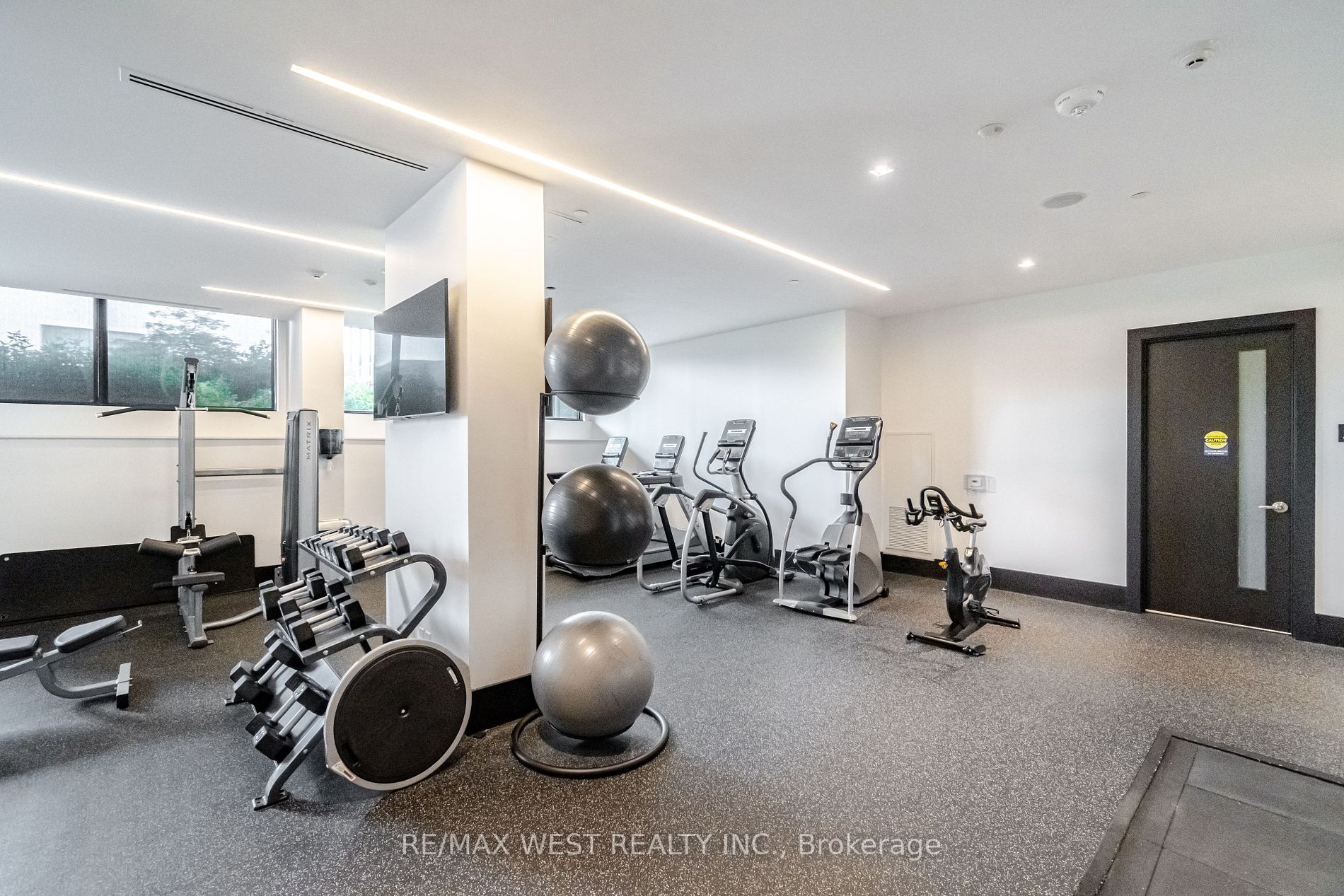 4208 Dundas St W, #812