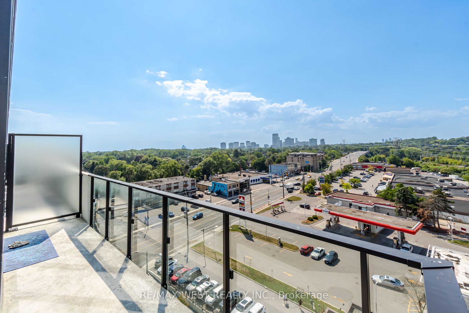 4208 Dundas St W, #812