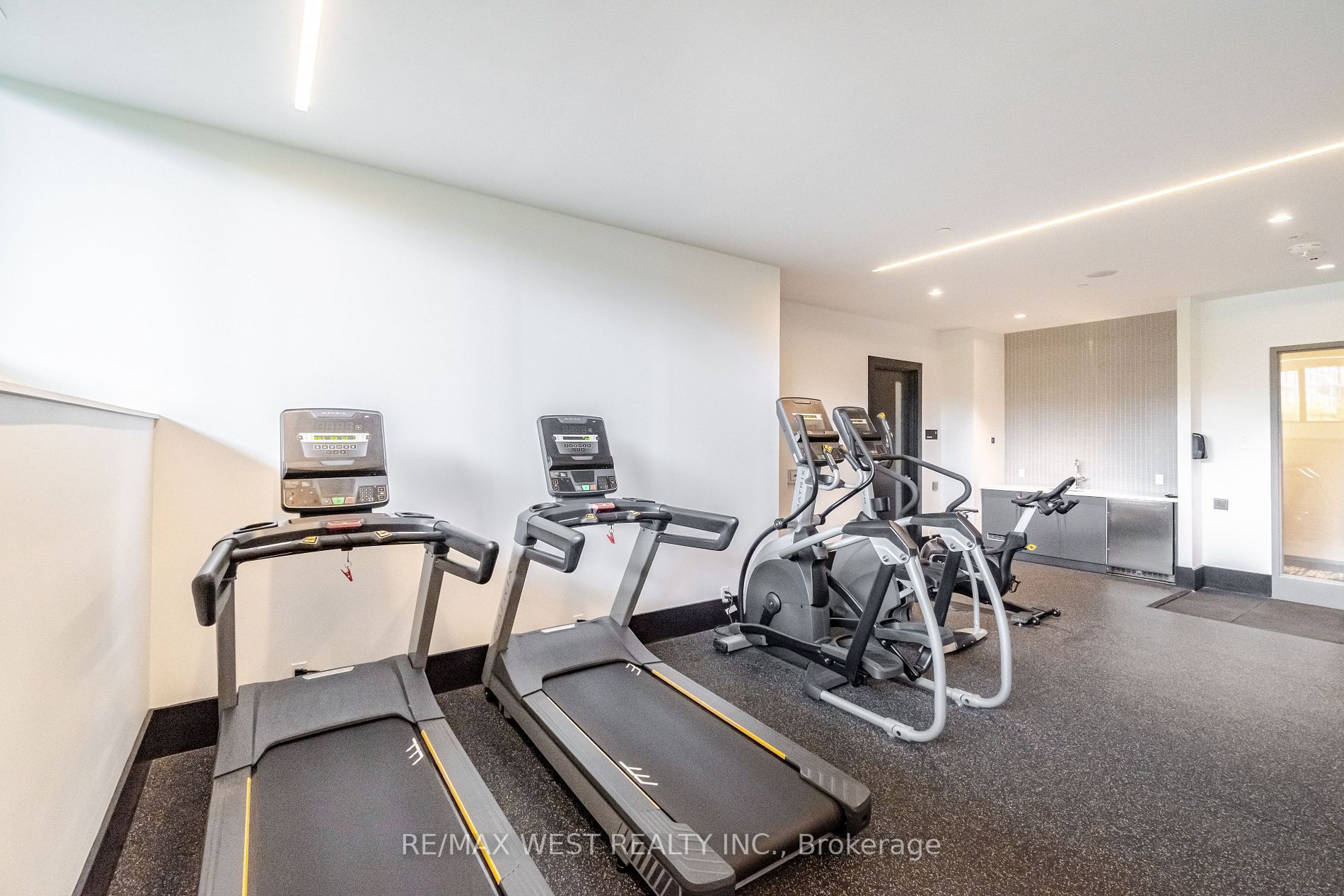 4208 Dundas St W, #812