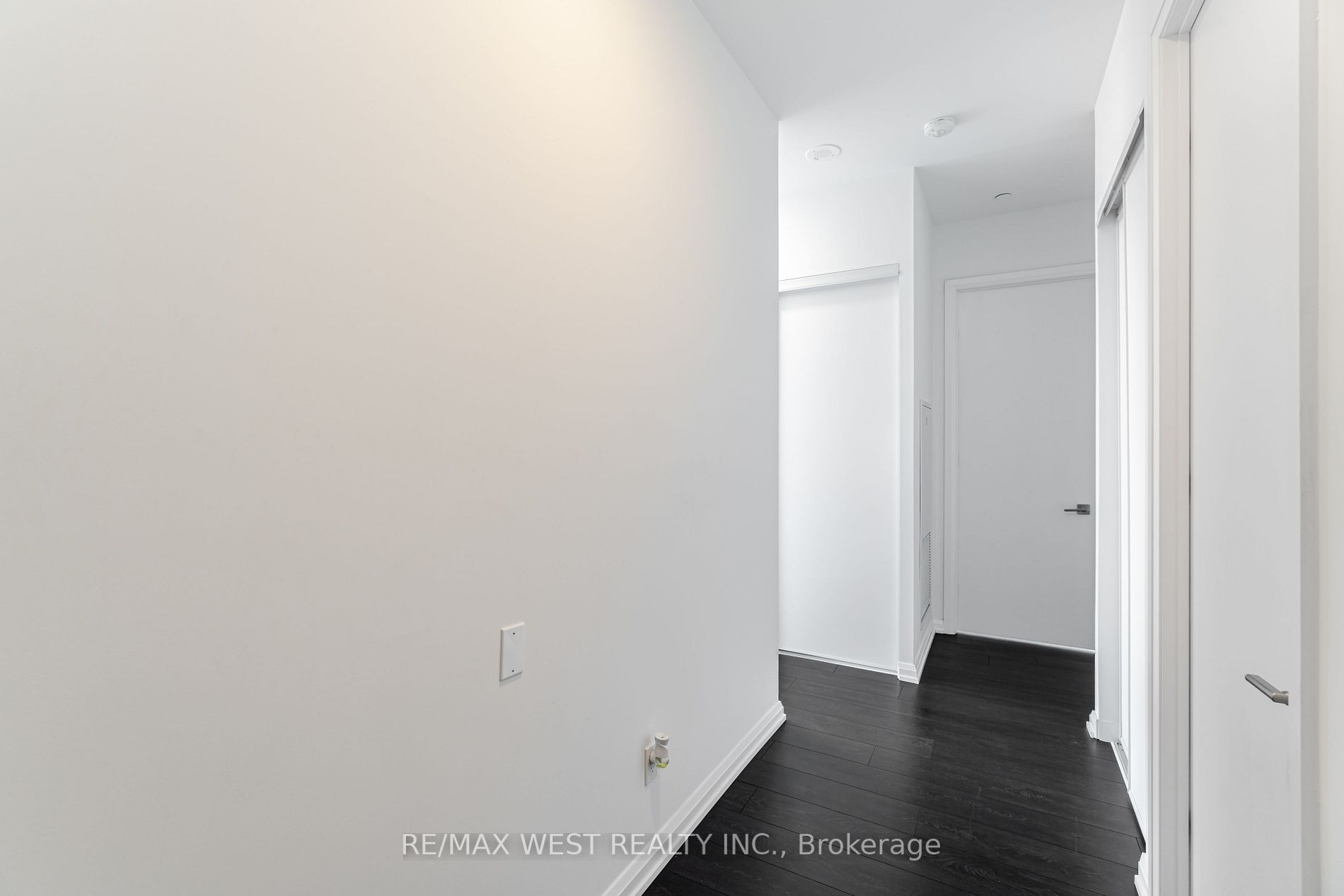 4208 Dundas St W, #812