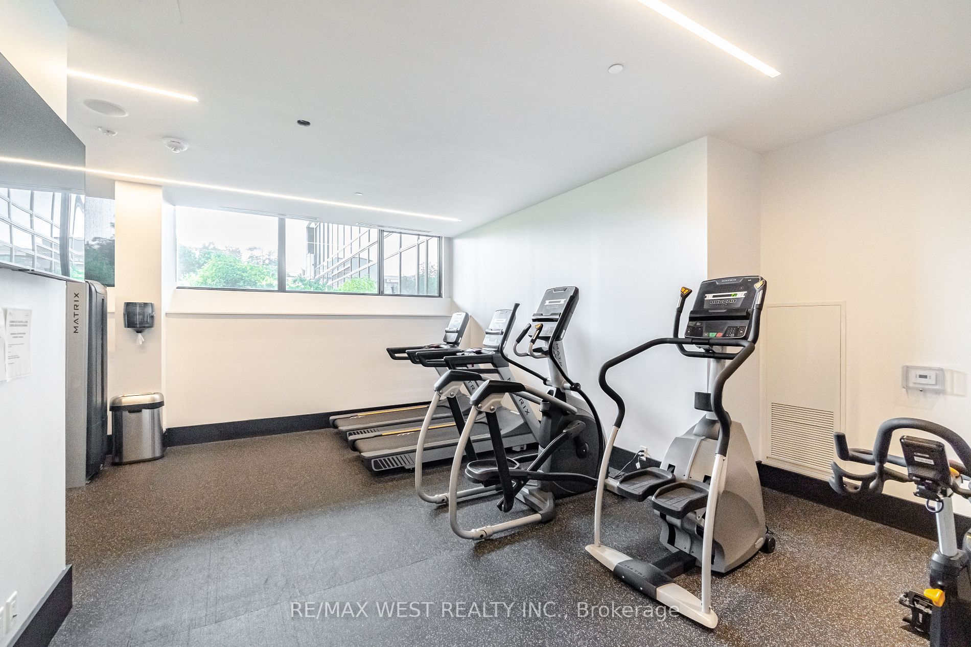 4208 Dundas St W, #812