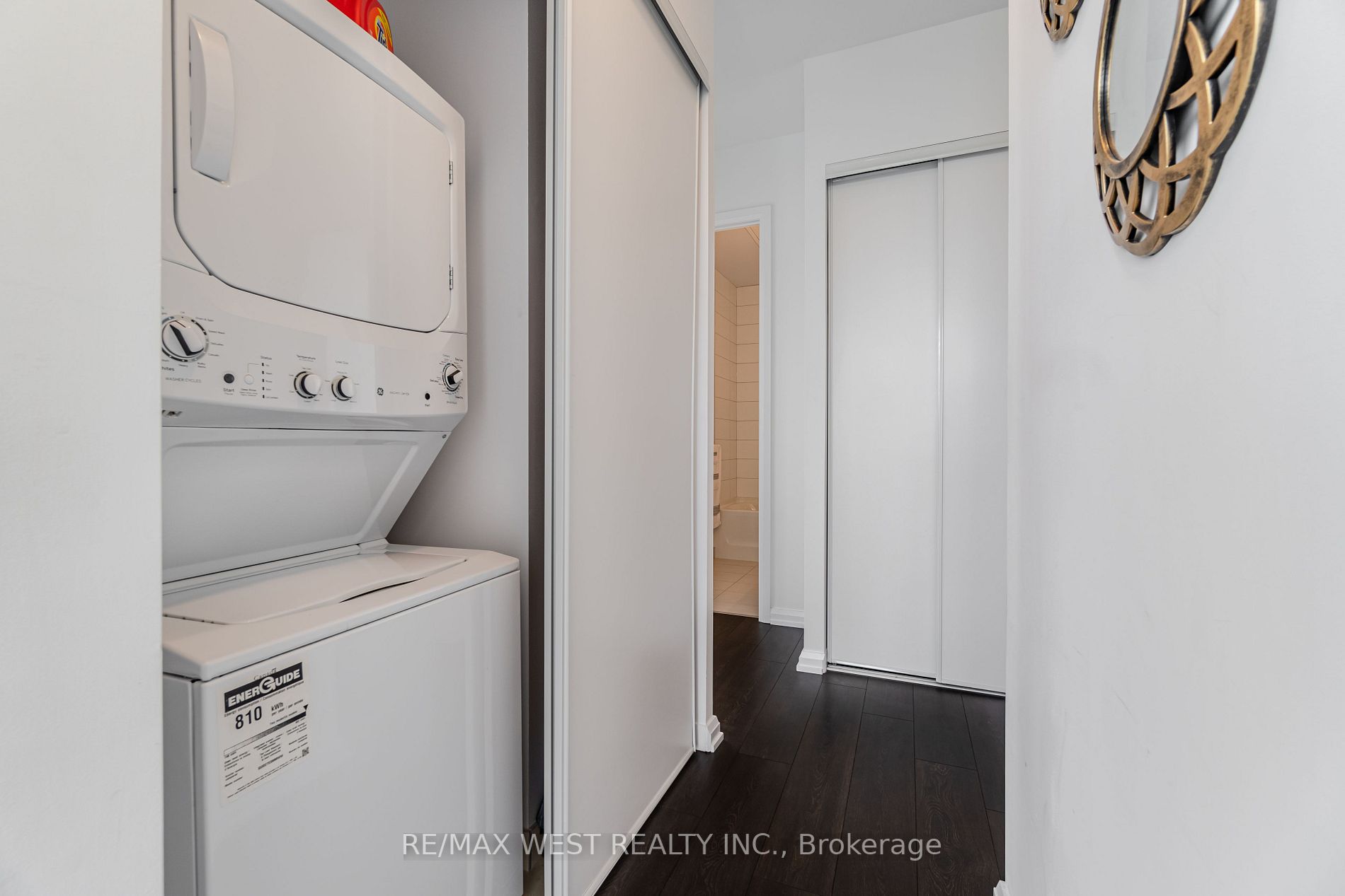 4208 Dundas St W, #812