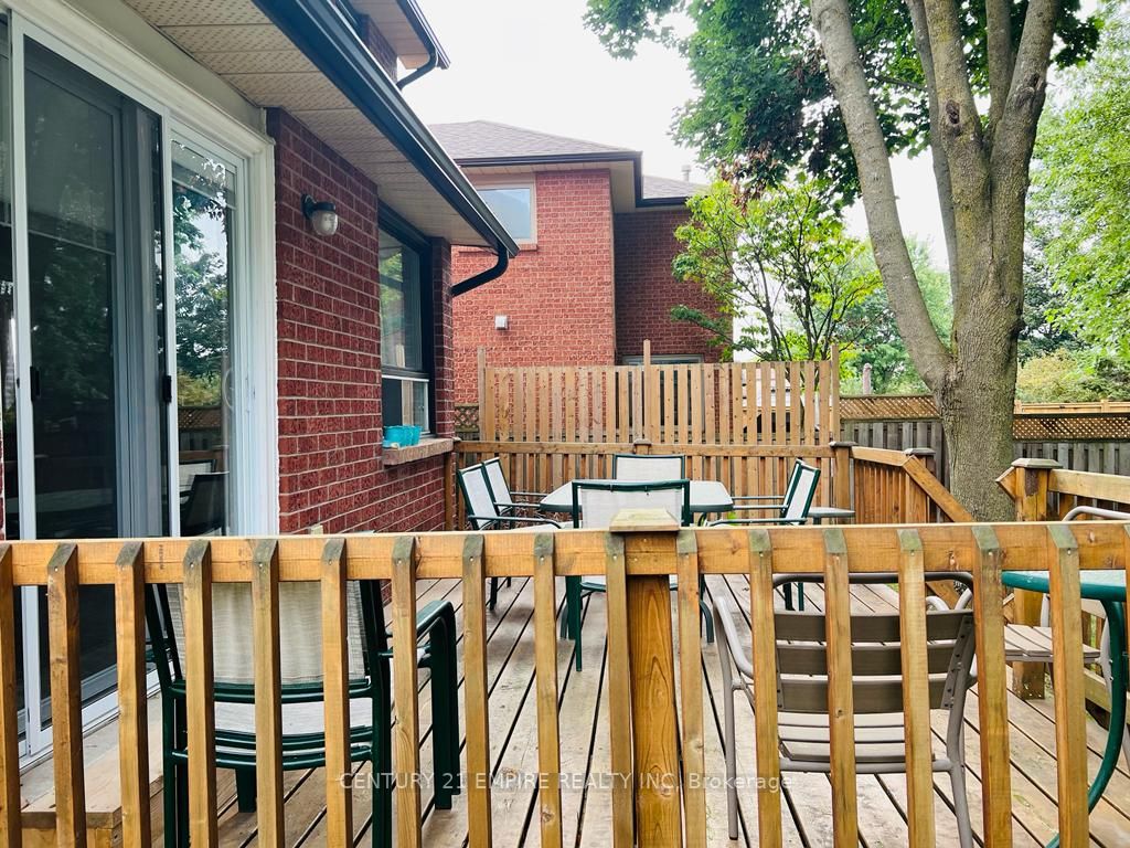 12 Fieldgate Drive