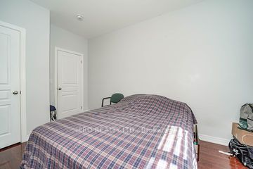 2105 Lawrence Ave W Ave