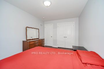 2105 Lawrence Ave W Ave