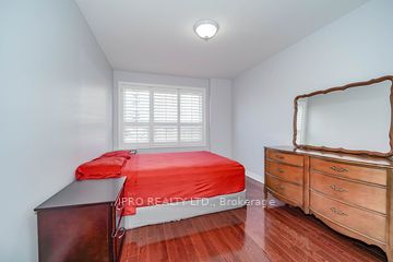 2105 Lawrence Ave W Ave