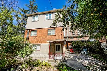 2105 Lawrence Ave W Ave