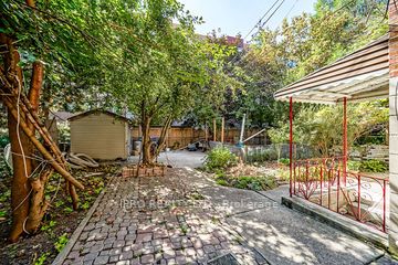 2105 Lawrence Ave W Ave