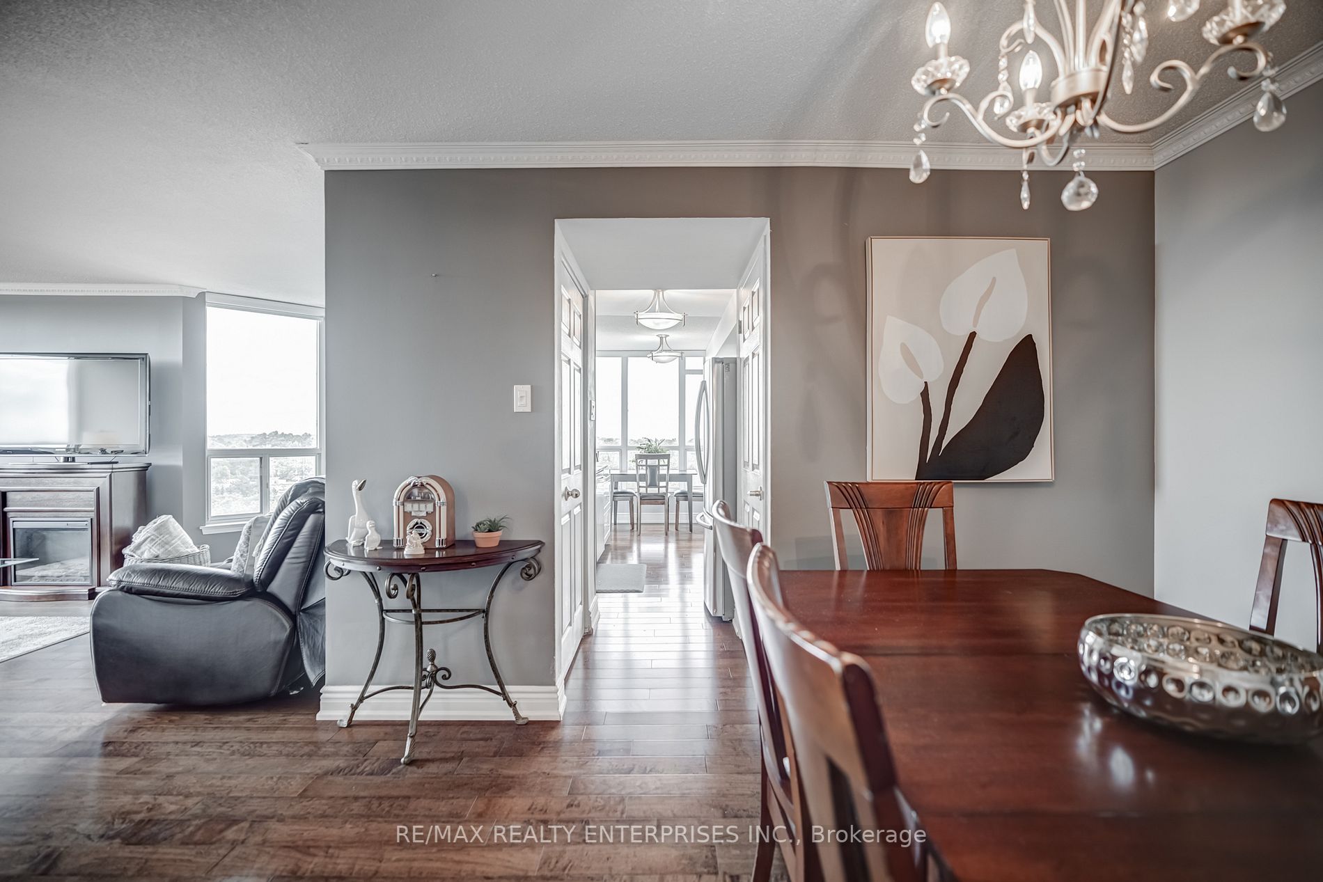 10 Laurelcrest St, #802