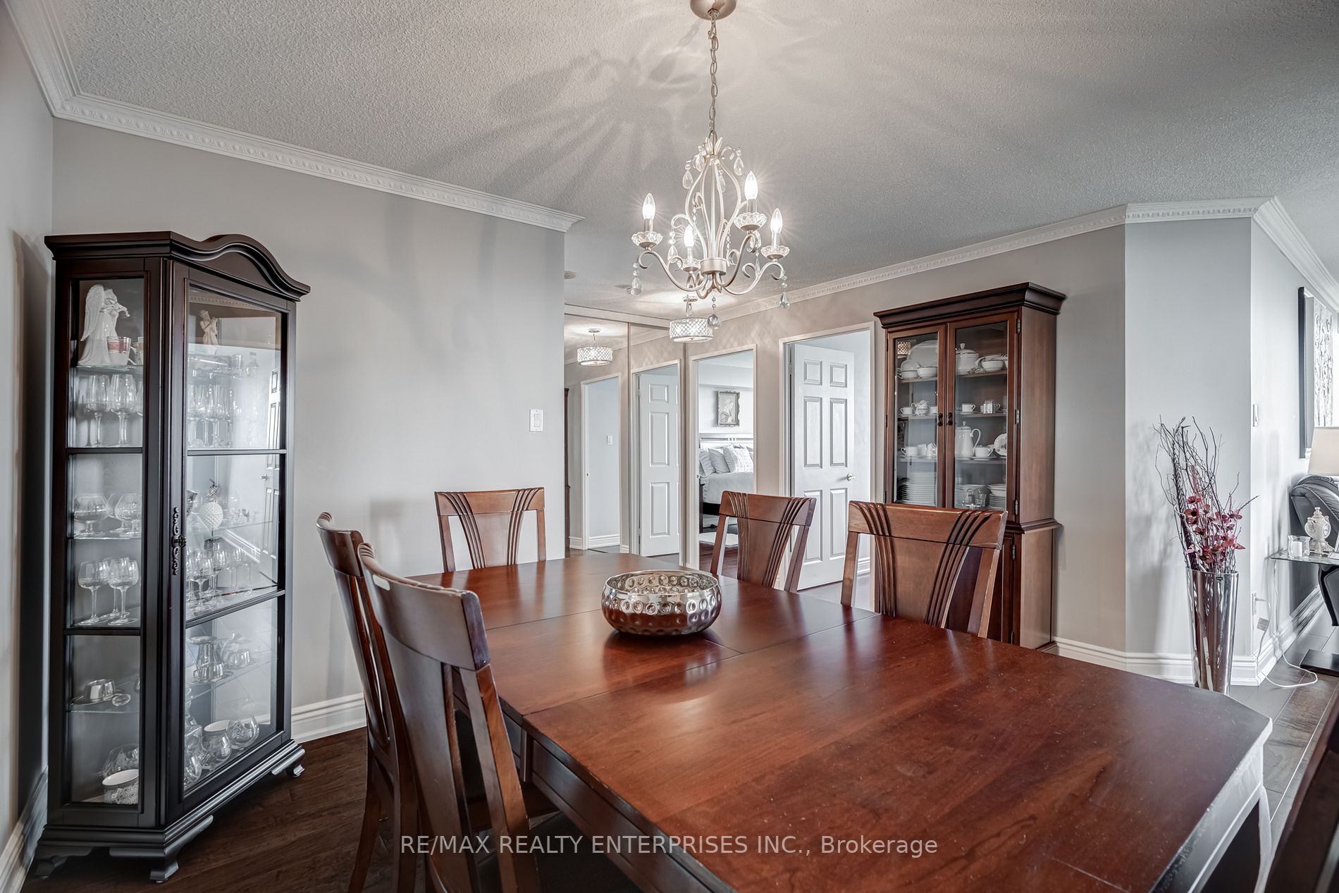 10 Laurelcrest St, #802
