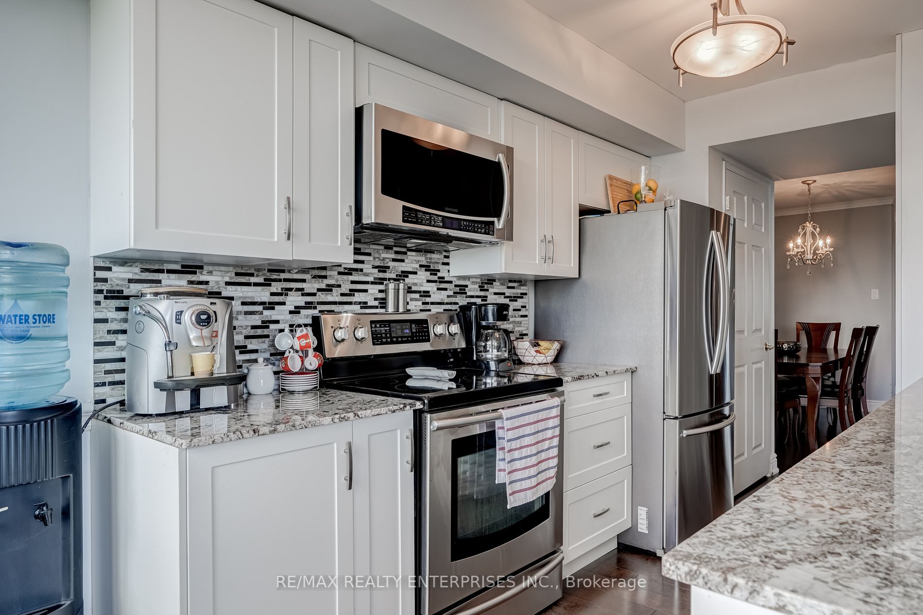 10 Laurelcrest St, #802