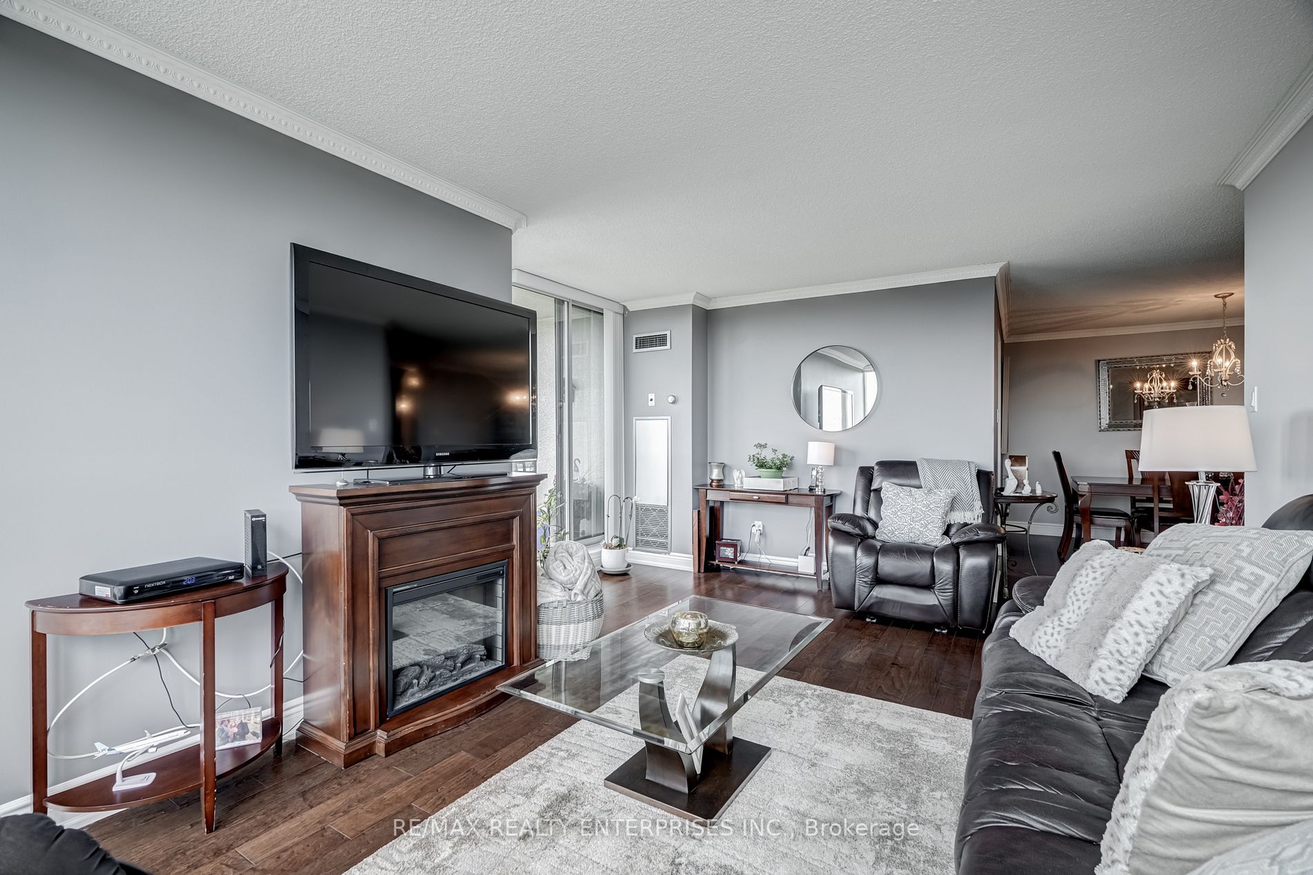10 Laurelcrest St, #802
