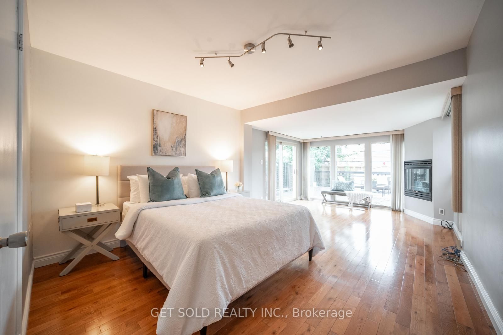 Listing W6800186 - Large Photo # 12