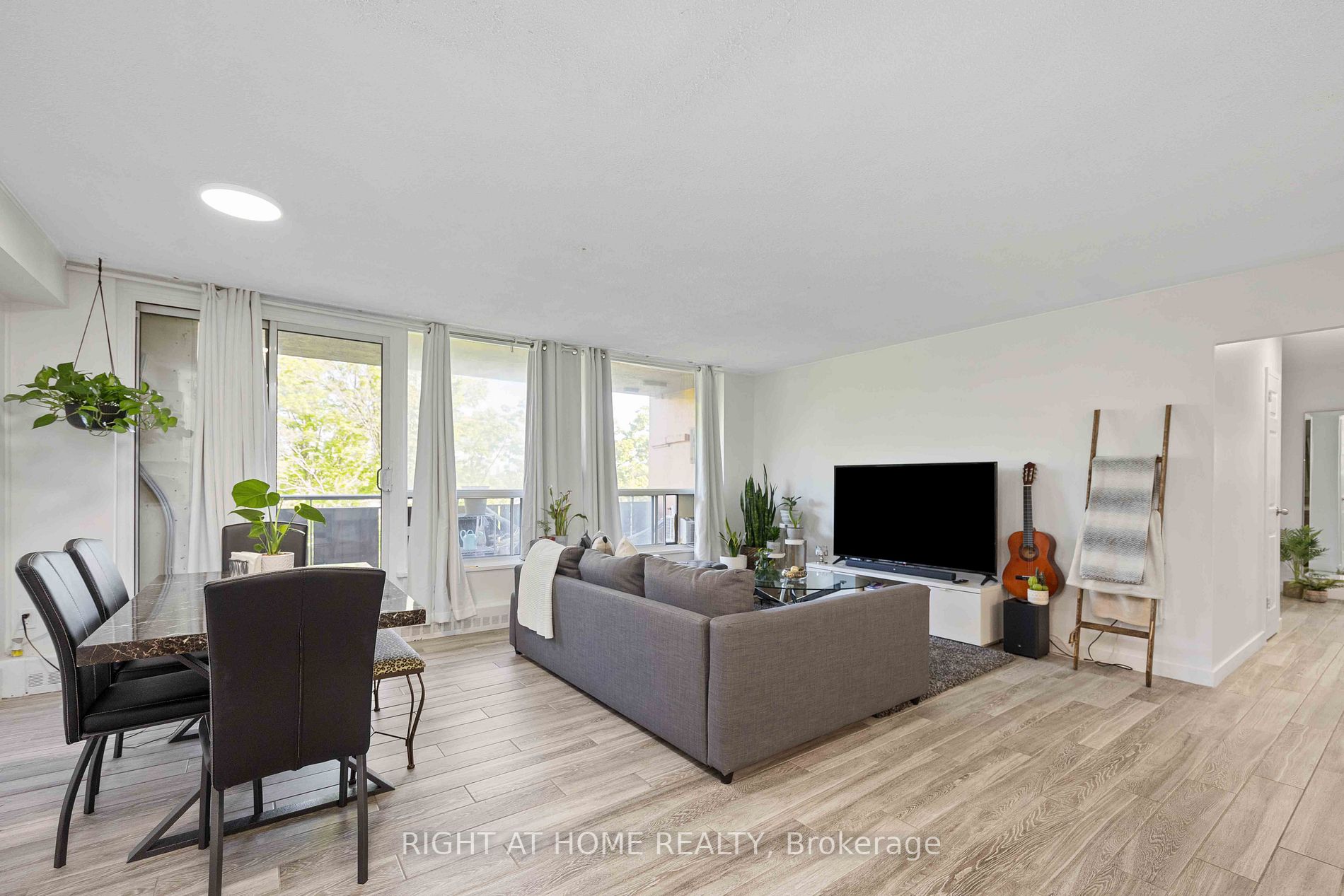 15 London Green Crt, #509