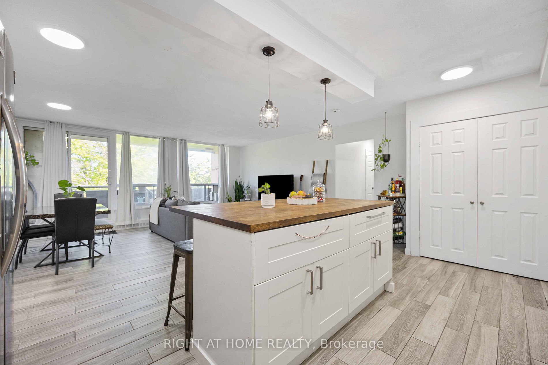 15 London Green Crt, #509