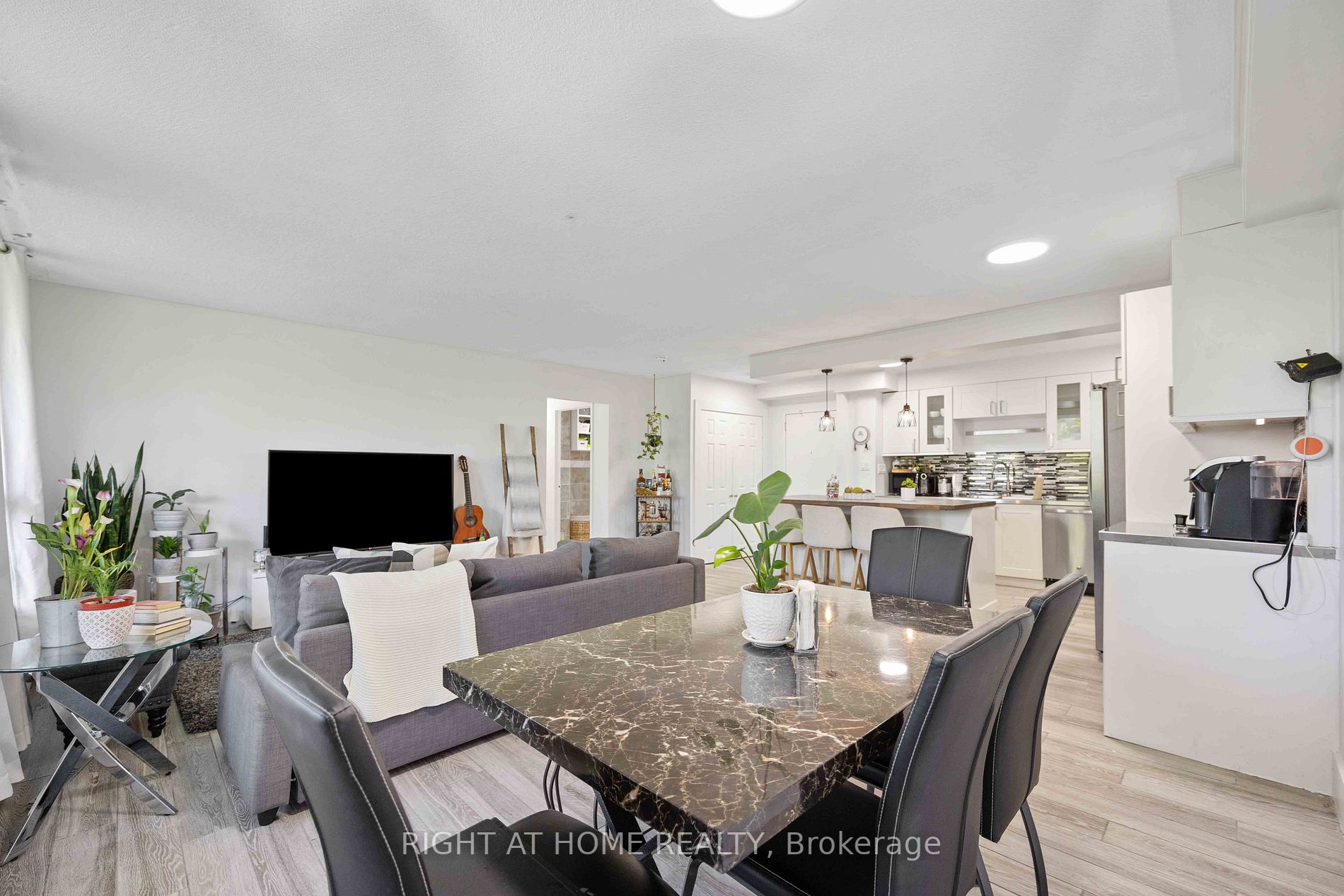 15 London Green Crt, #509