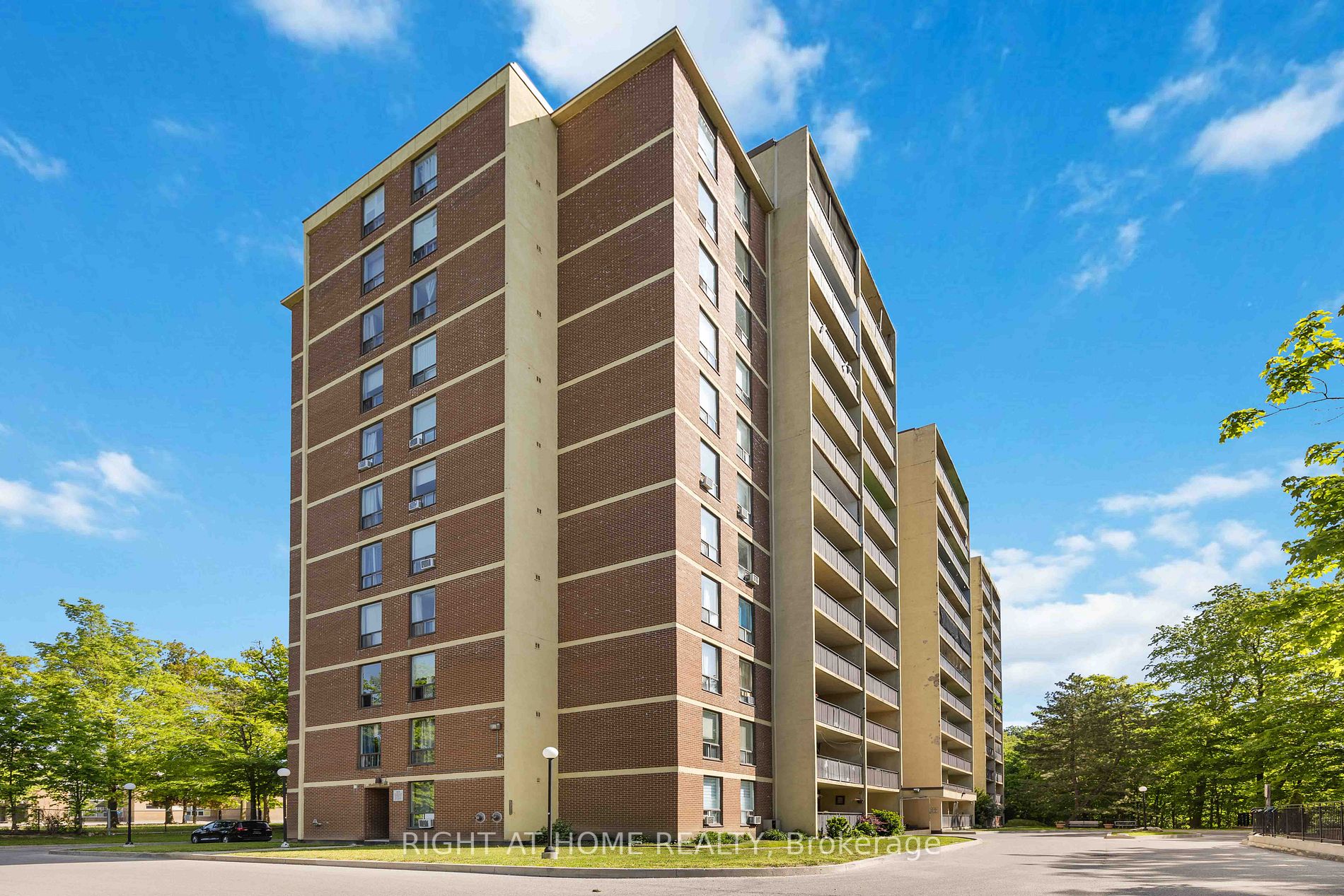 15 London Green Crt, #509