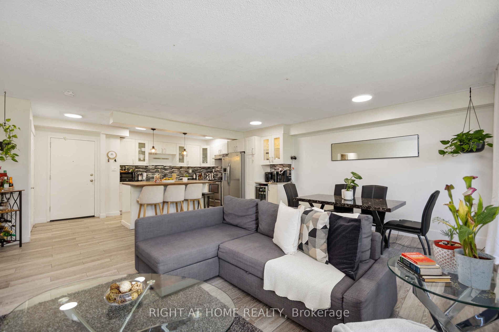 15 London Green Crt, #509
