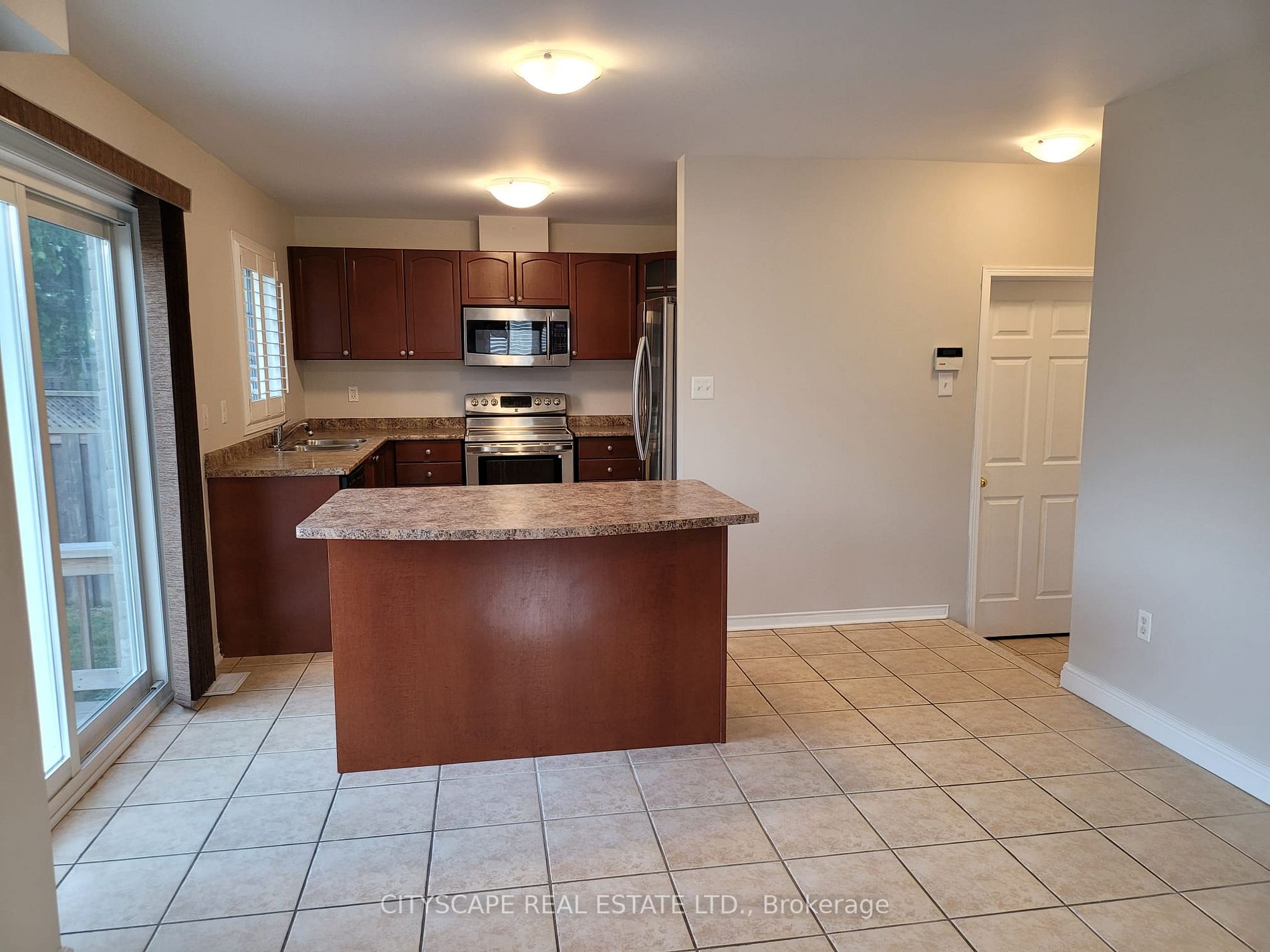 1009 Easterbrook Crescent