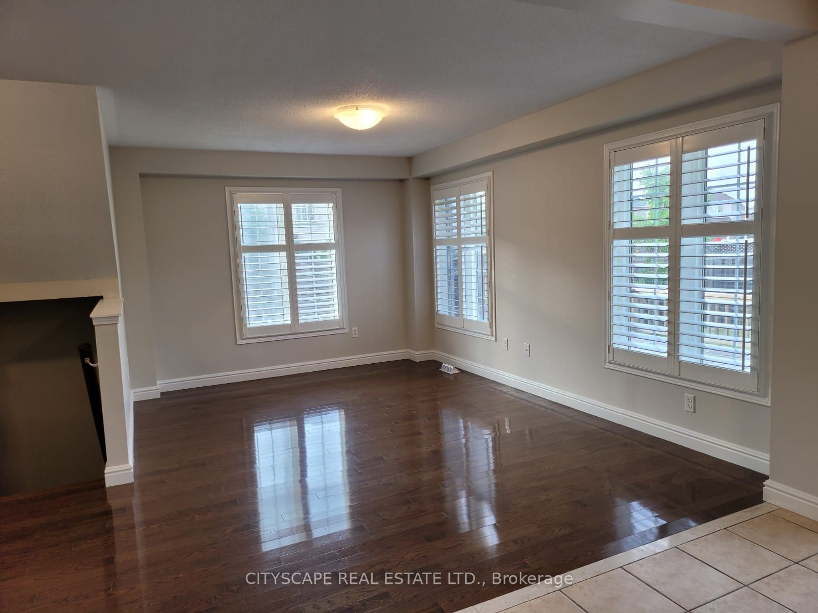 1009 Easterbrook Crescent