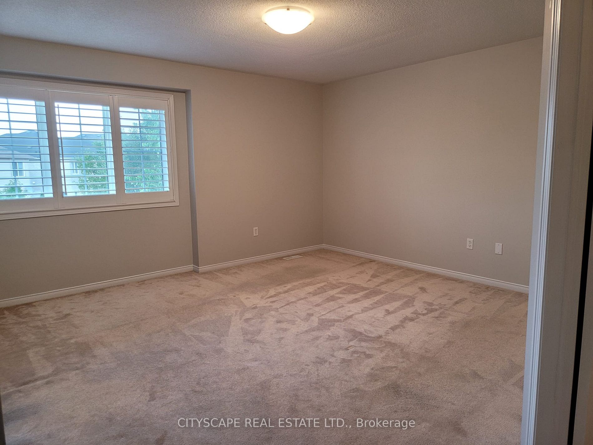 1009 Easterbrook Crescent