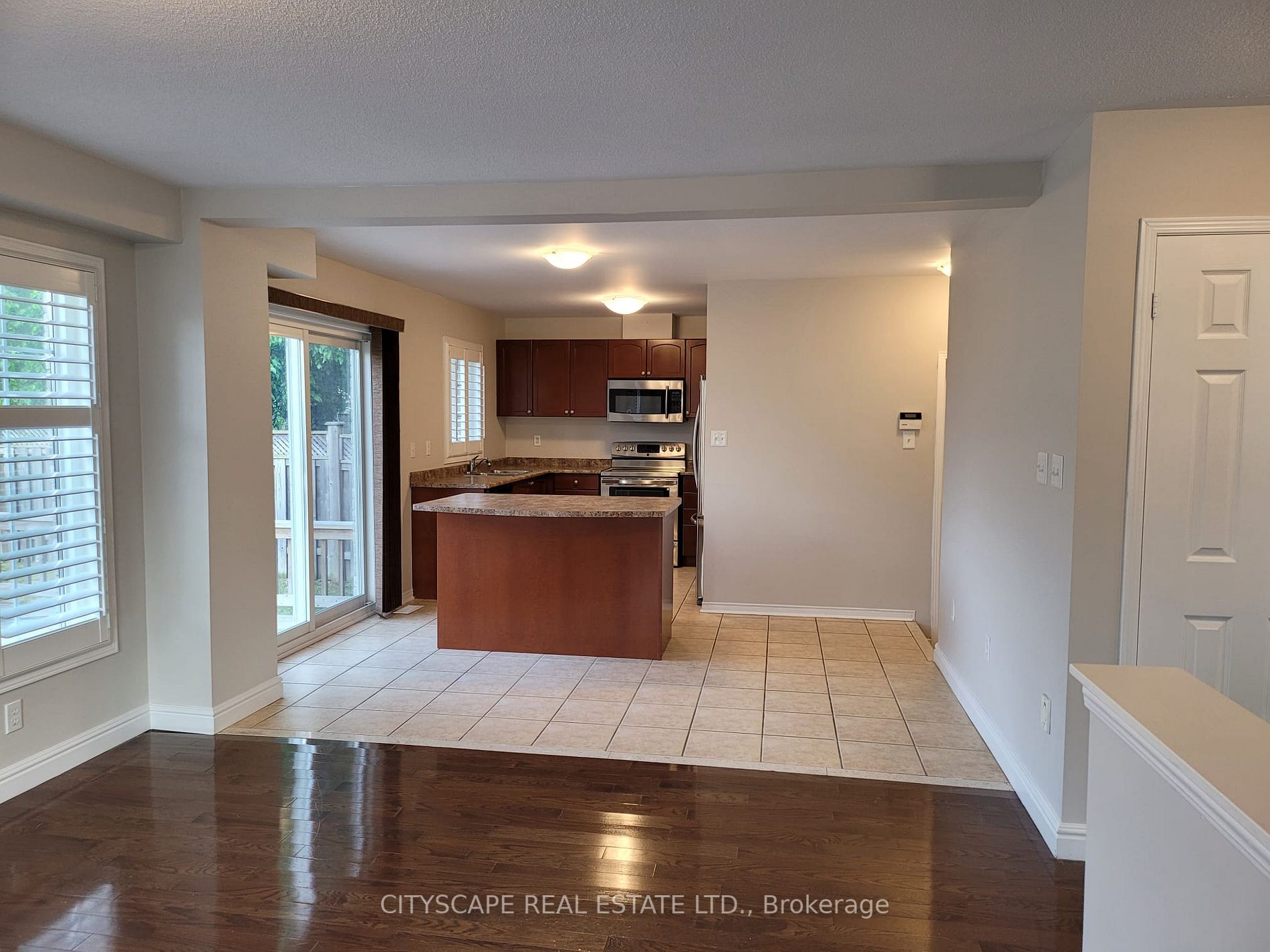 1009 Easterbrook Crescent