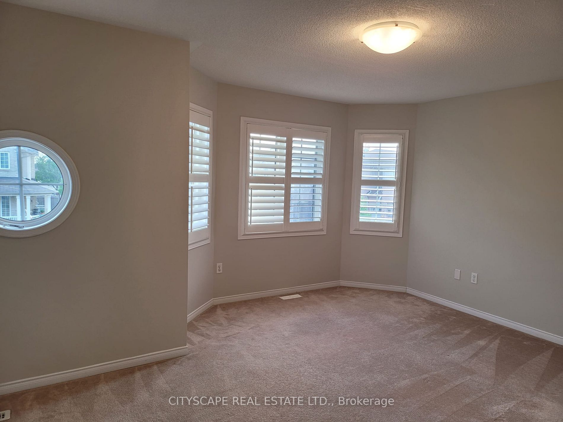 1009 Easterbrook Crescent