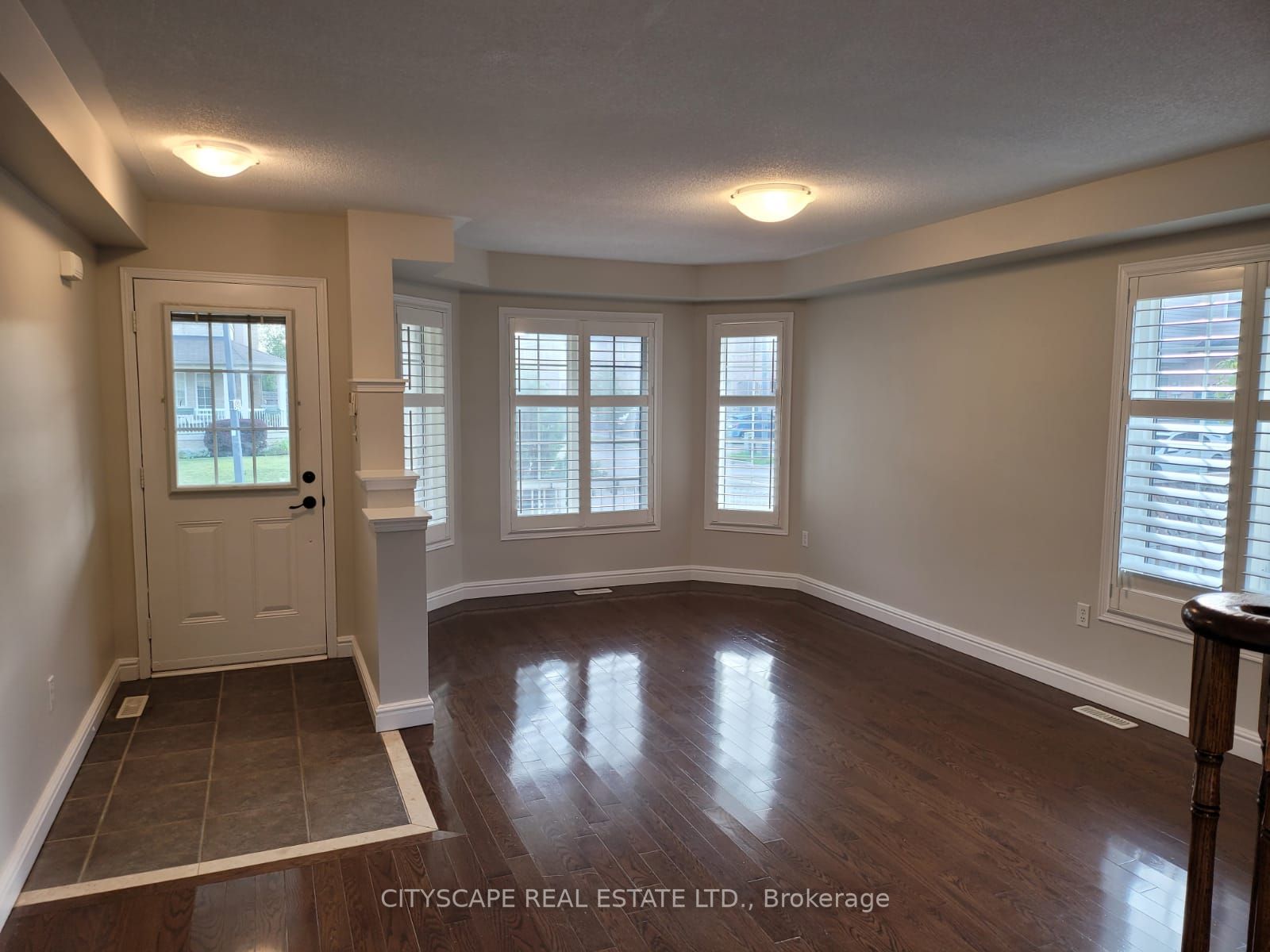 1009 Easterbrook Crescent