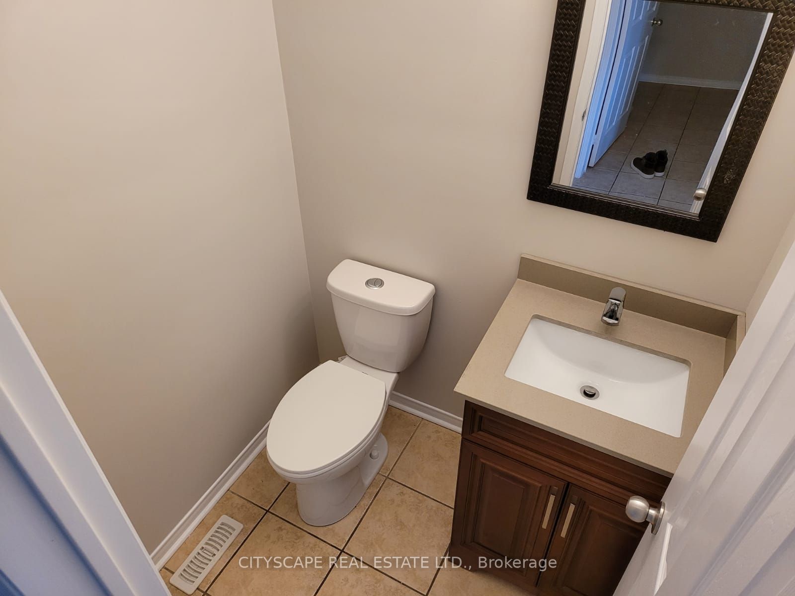 1009 Easterbrook Crescent