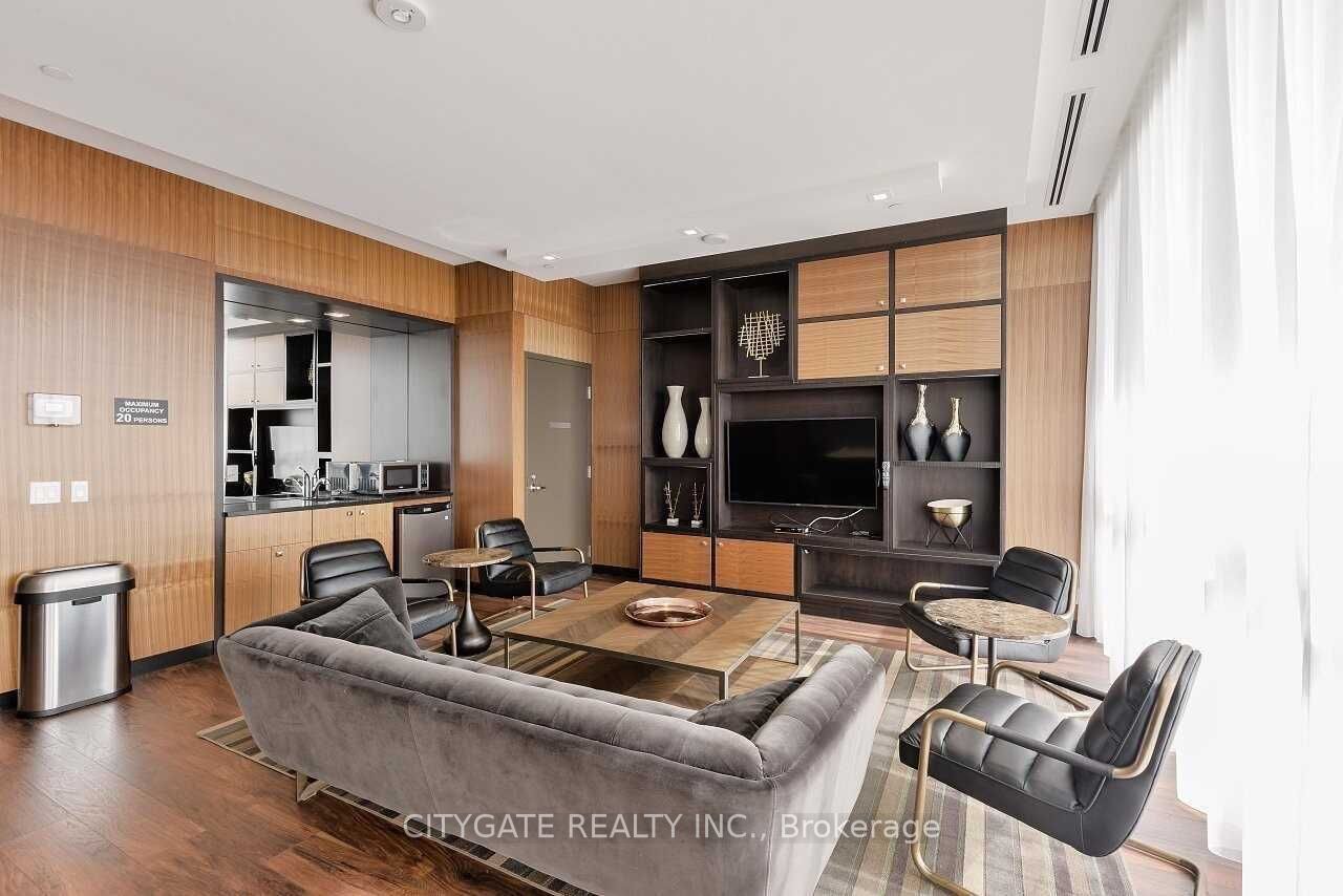 17 Zorra St, #1607