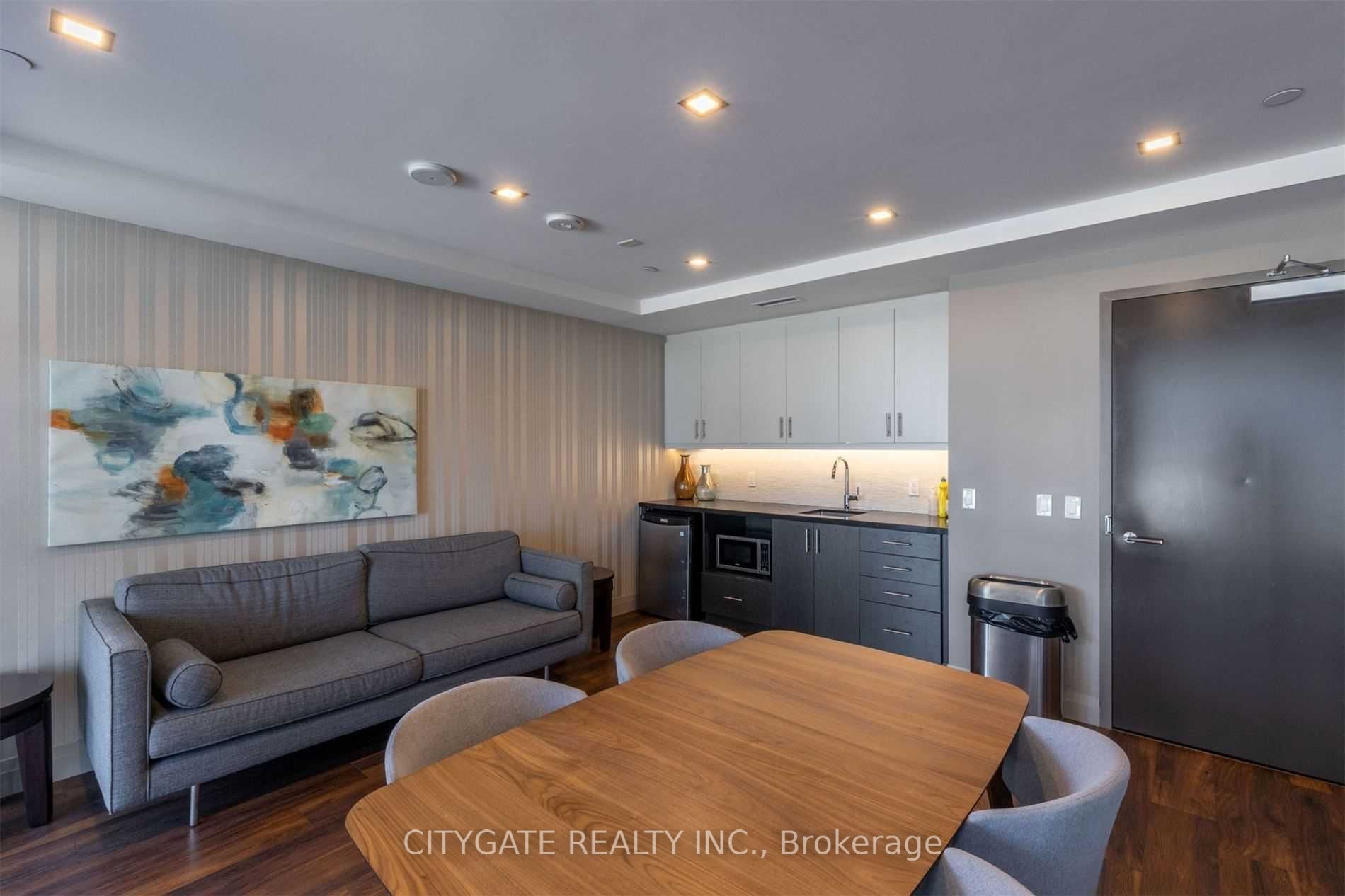 17 Zorra St, #1607