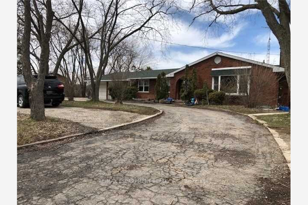 215 Burnhamthorpe Rd E, Oakville
