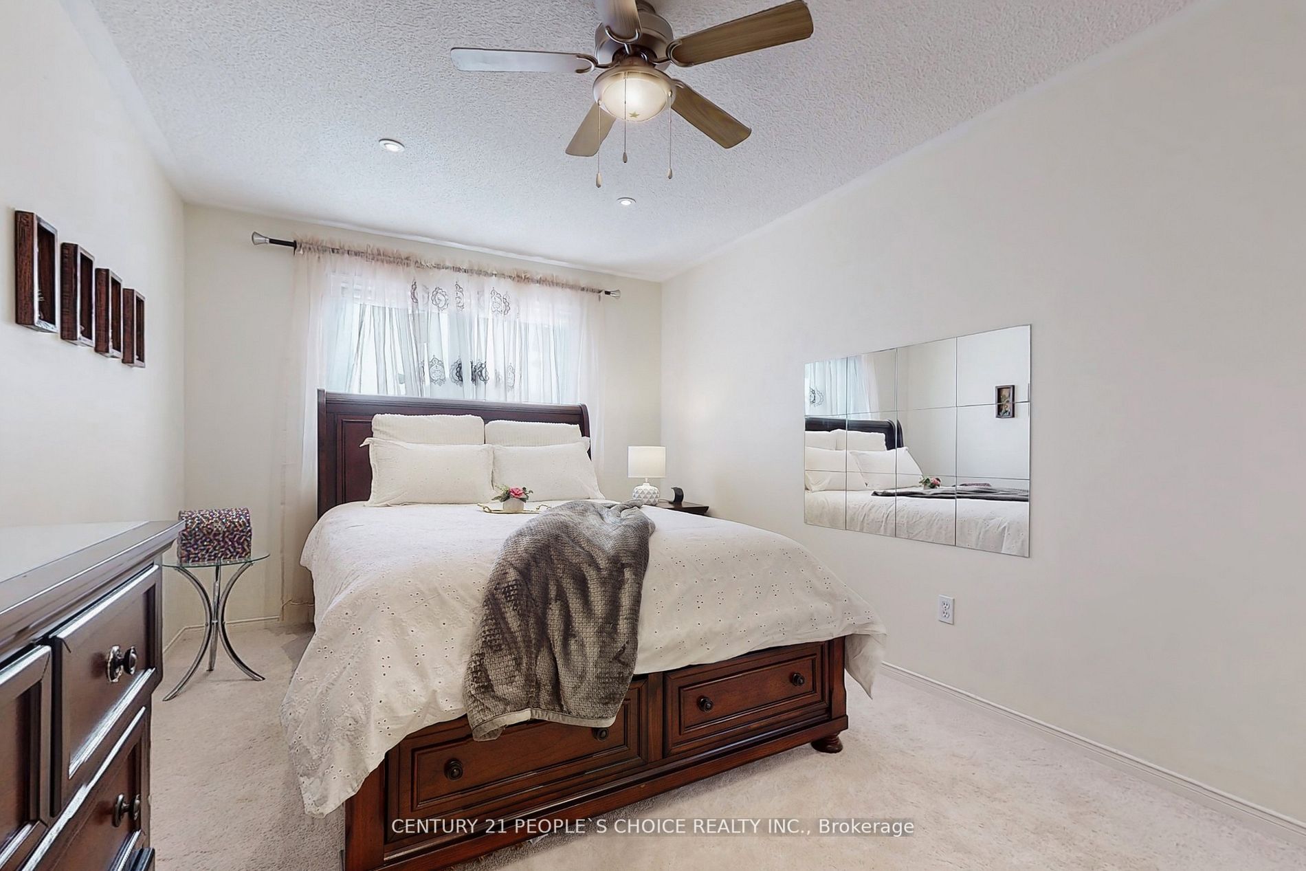 880 Delgado Dr