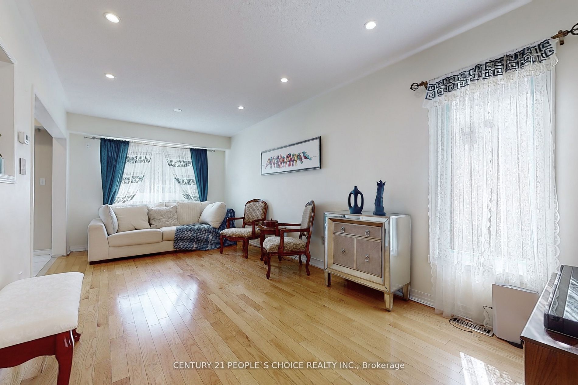 880 Delgado Dr