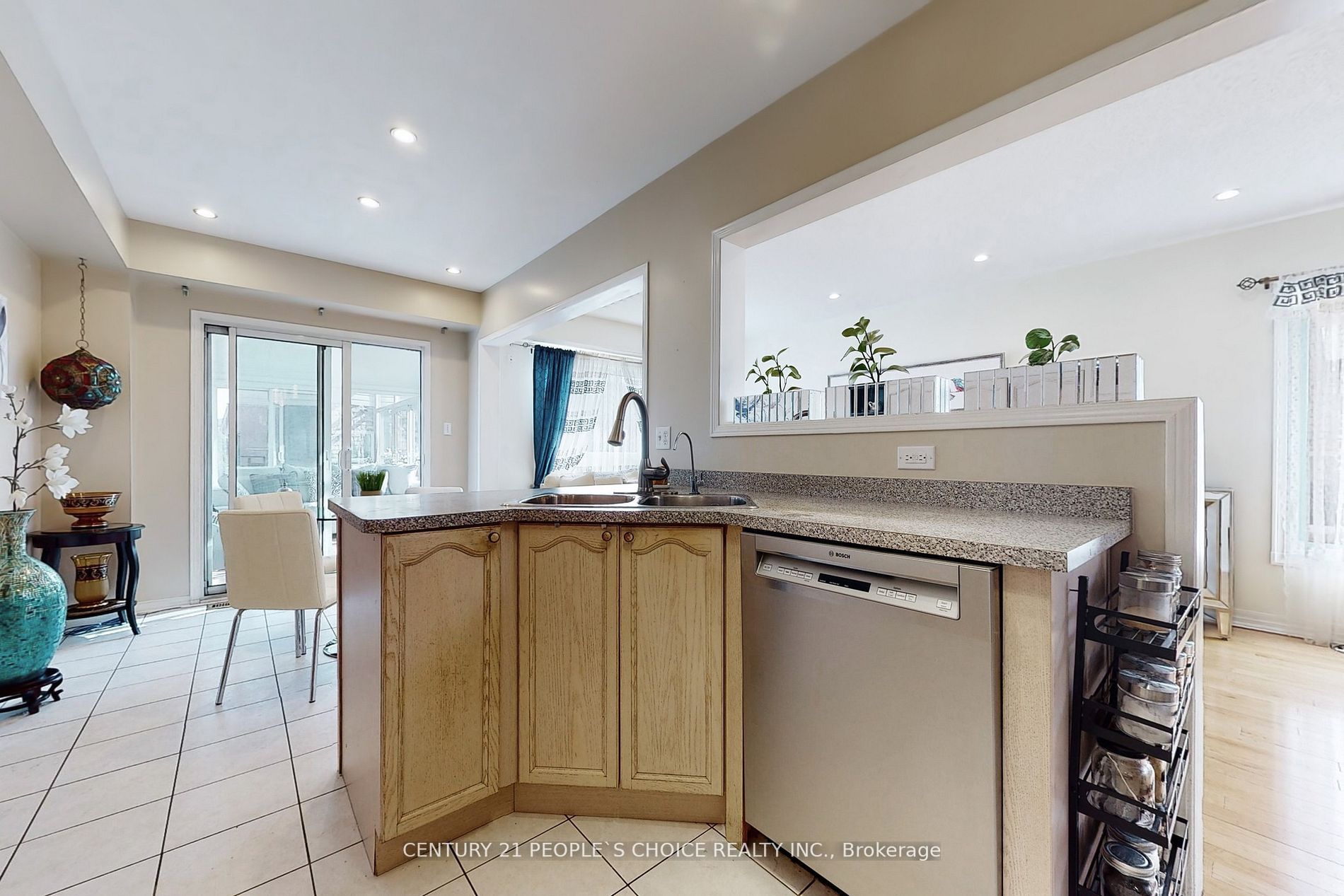 880 Delgado Dr
