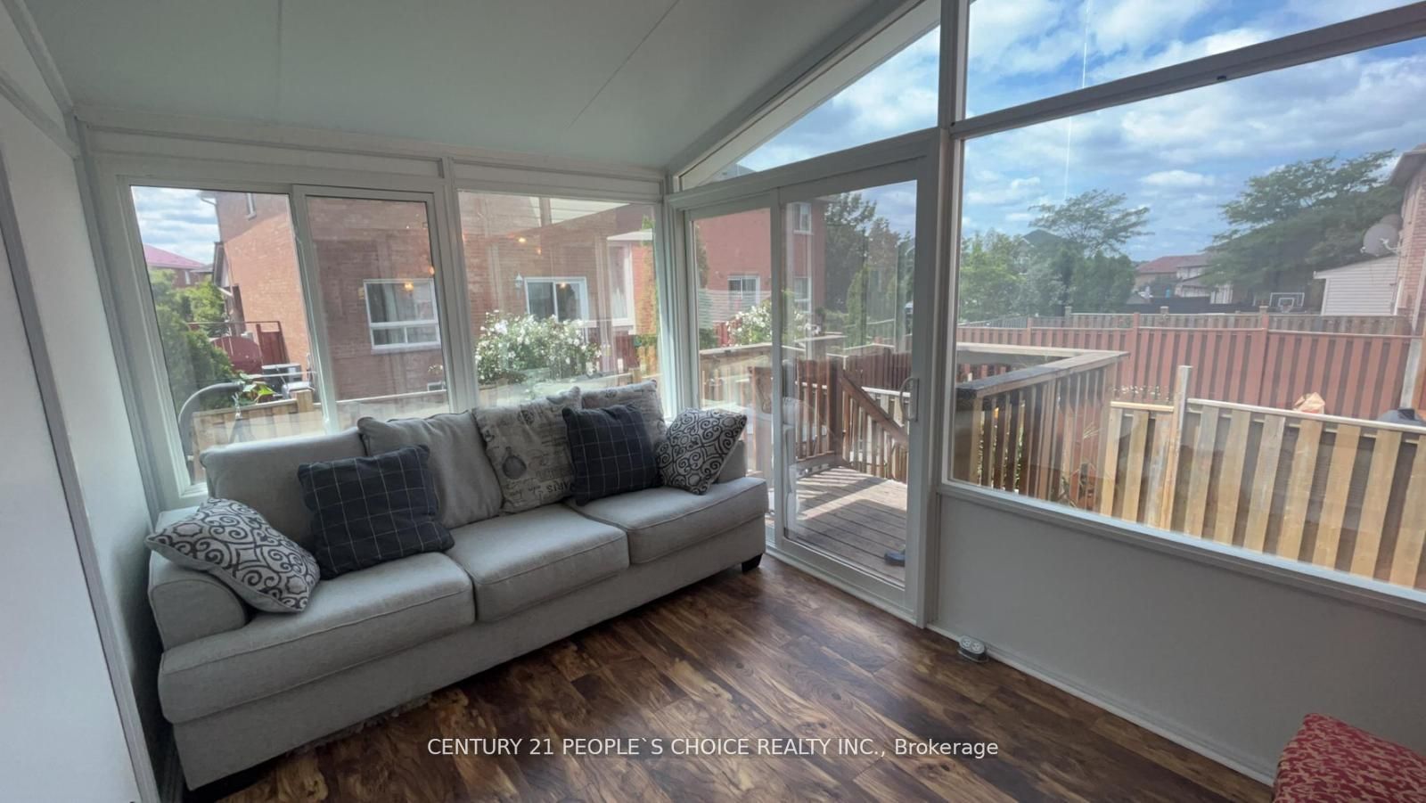 880 Delgado Dr