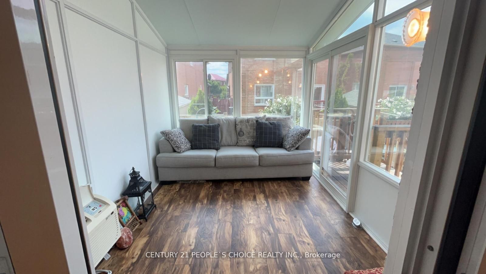 880 Delgado Dr