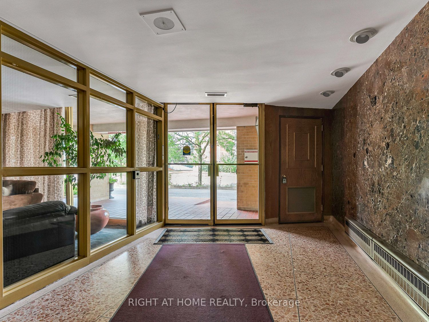 Listing W6800994 - Large Photo # 34