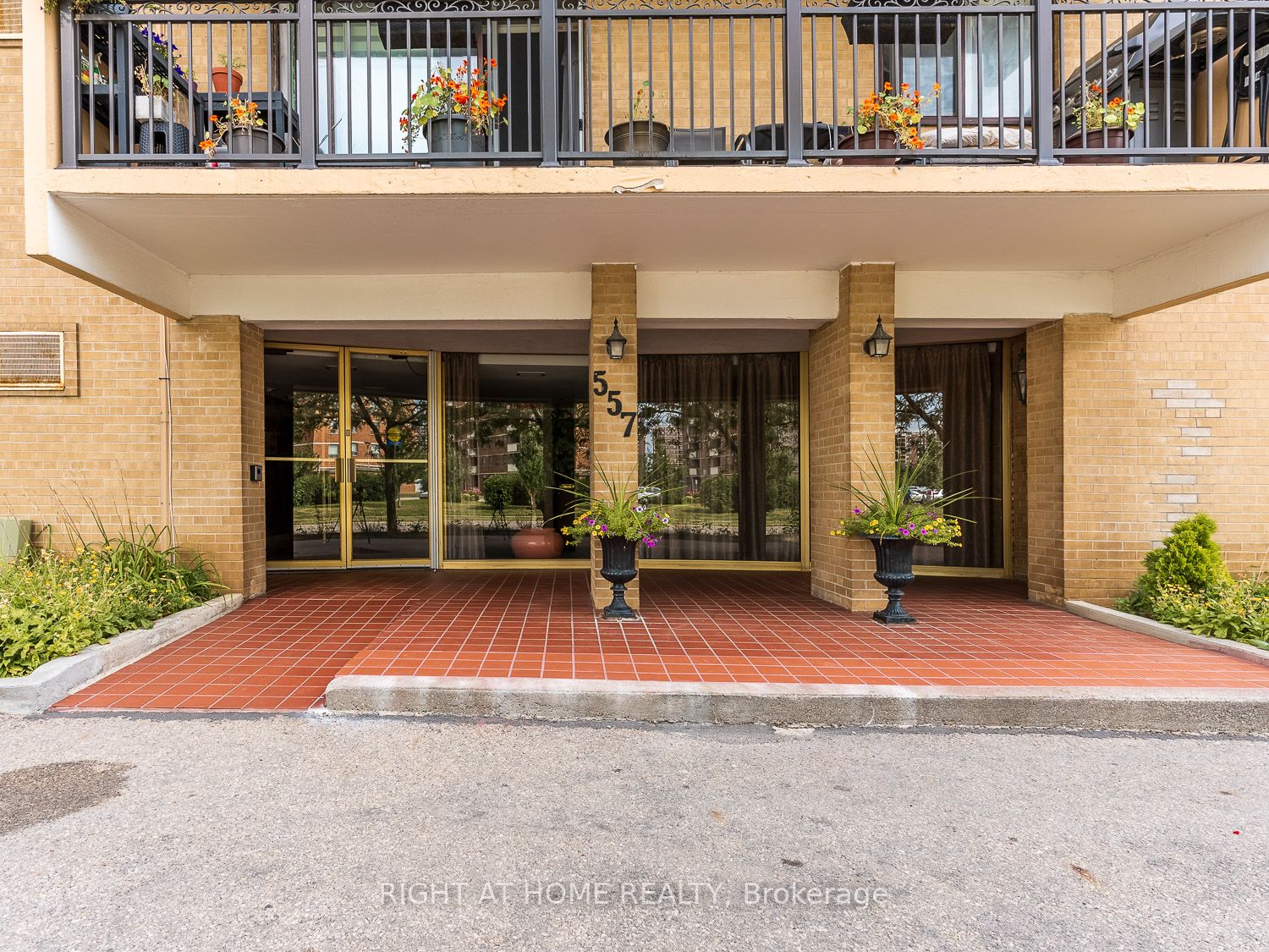 Listing W6800994 - Large Photo # 2