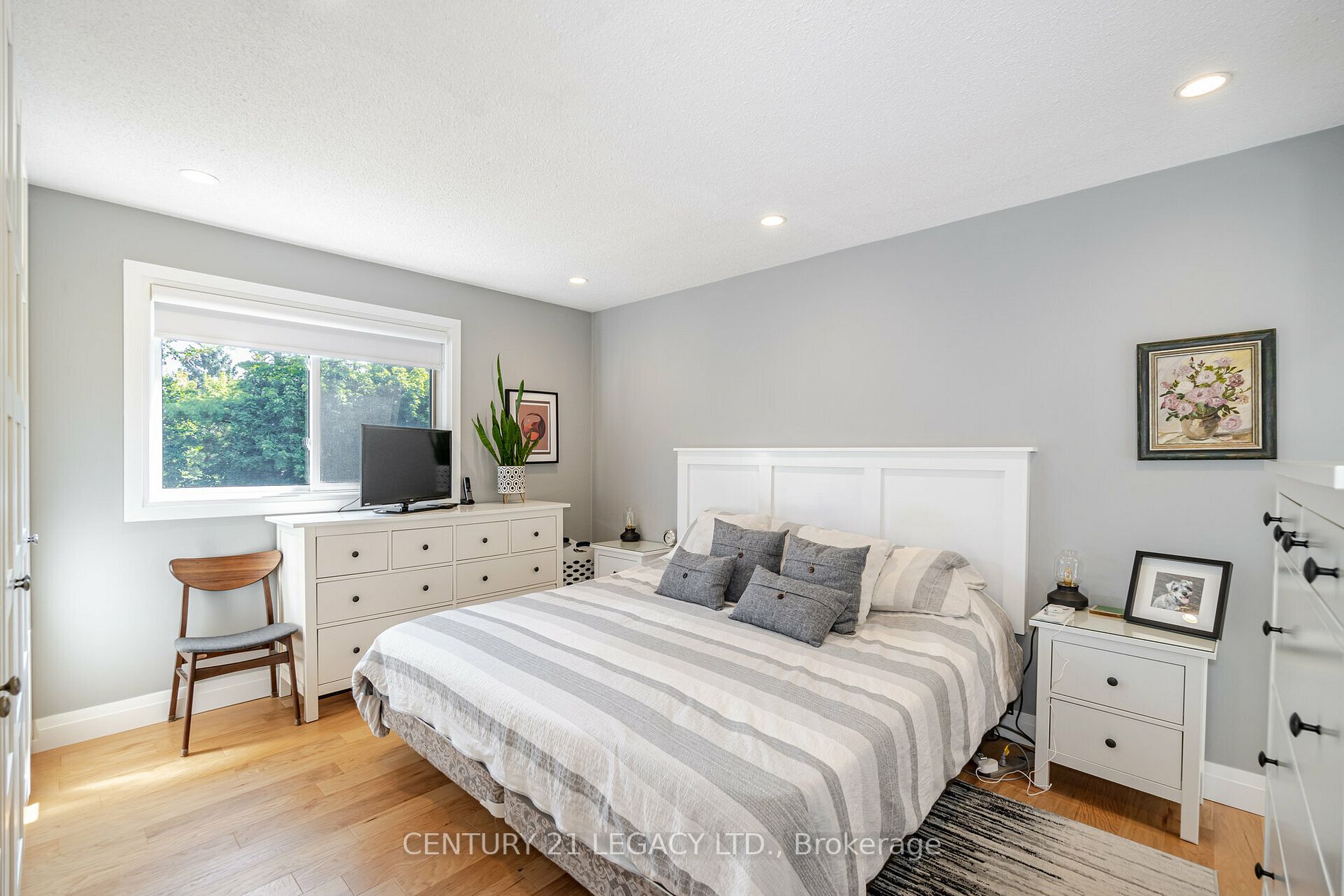 327 Hersey Cres