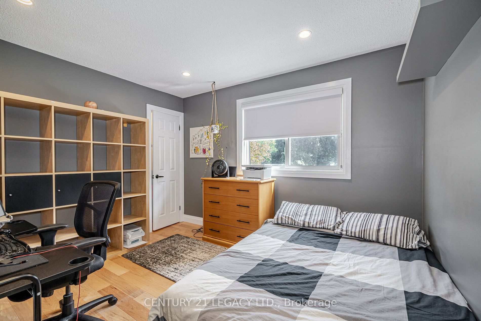 327 Hersey Cres